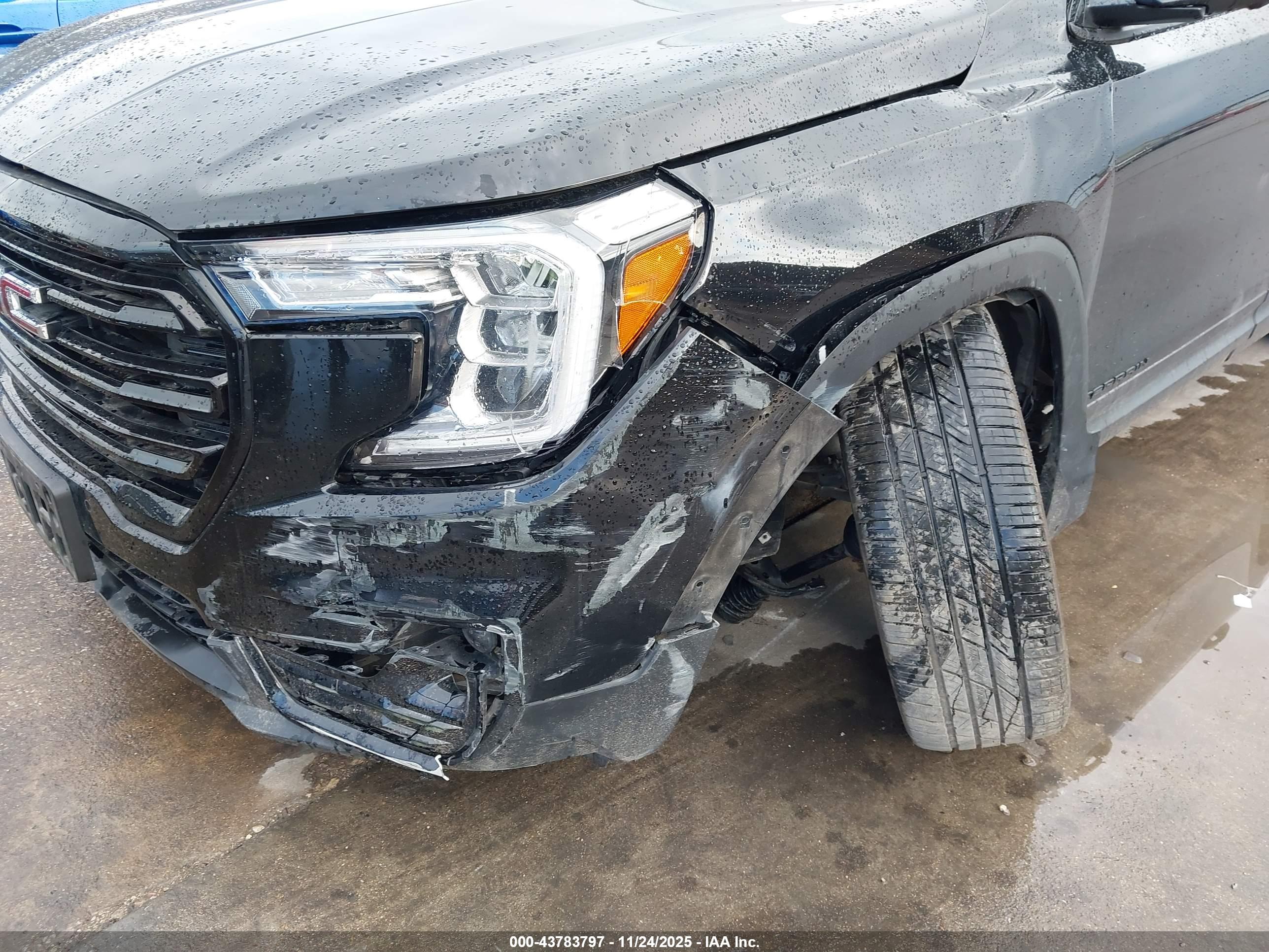 GMC TERRAIN image 6