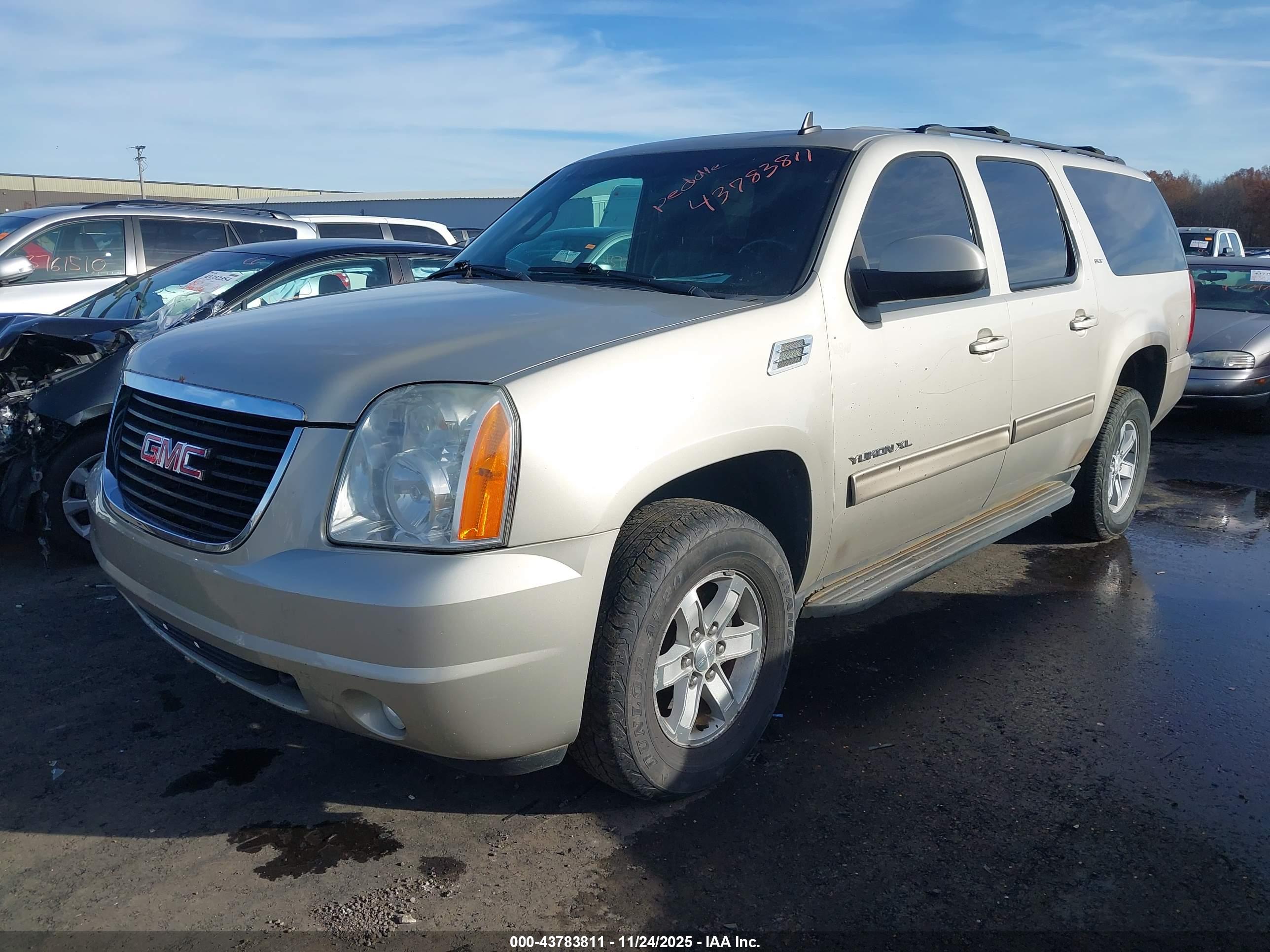 GMC YUKON image 2