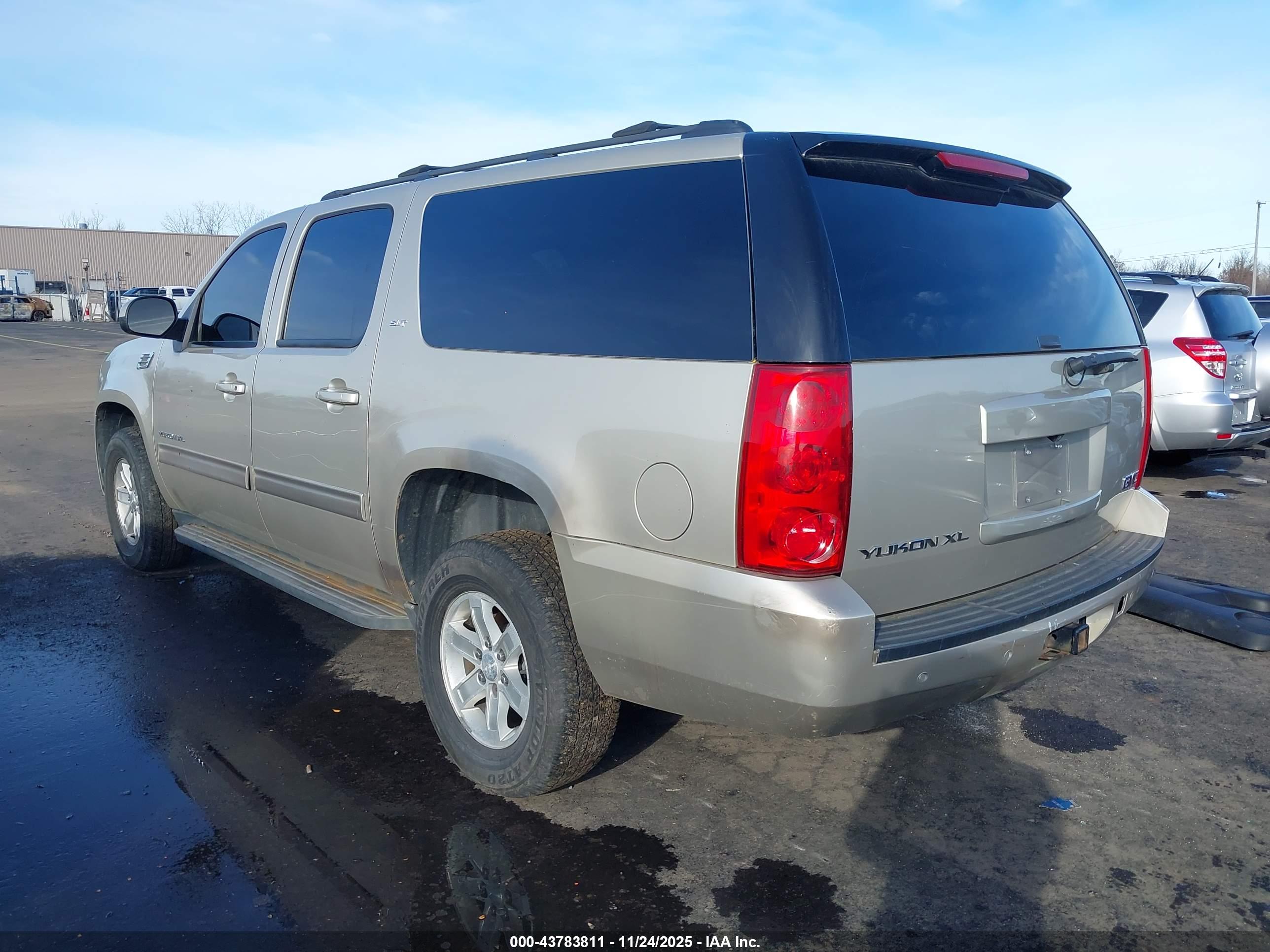 GMC YUKON image 3