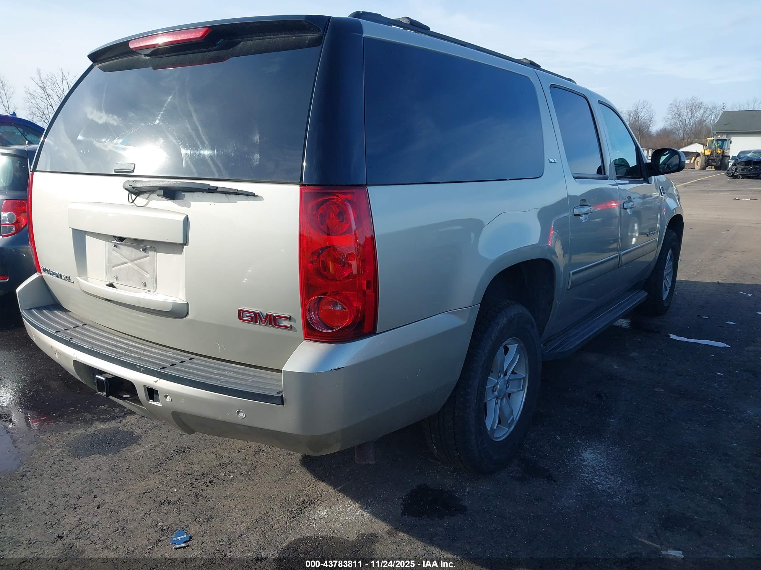 GMC YUKON image 4