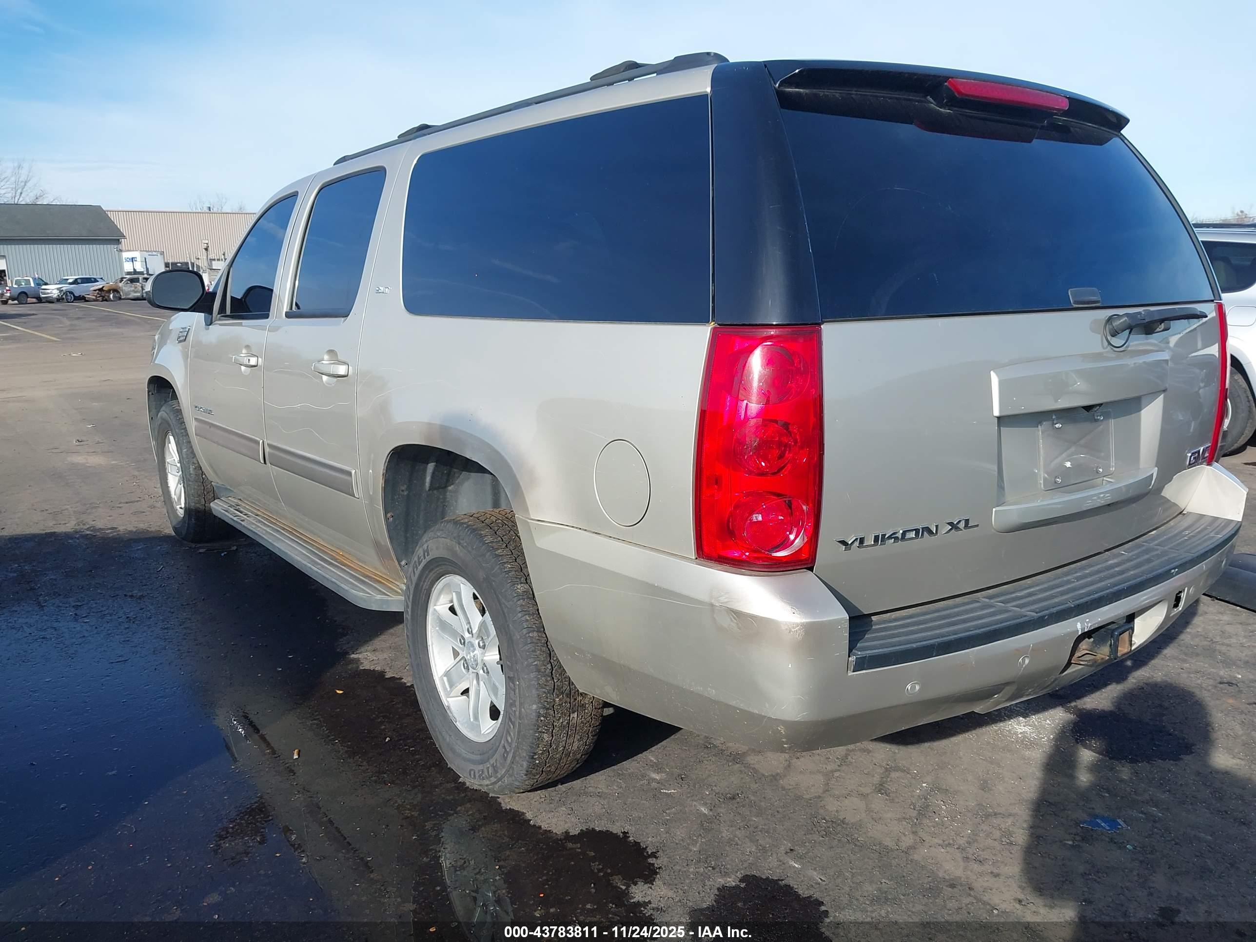 GMC YUKON image 6