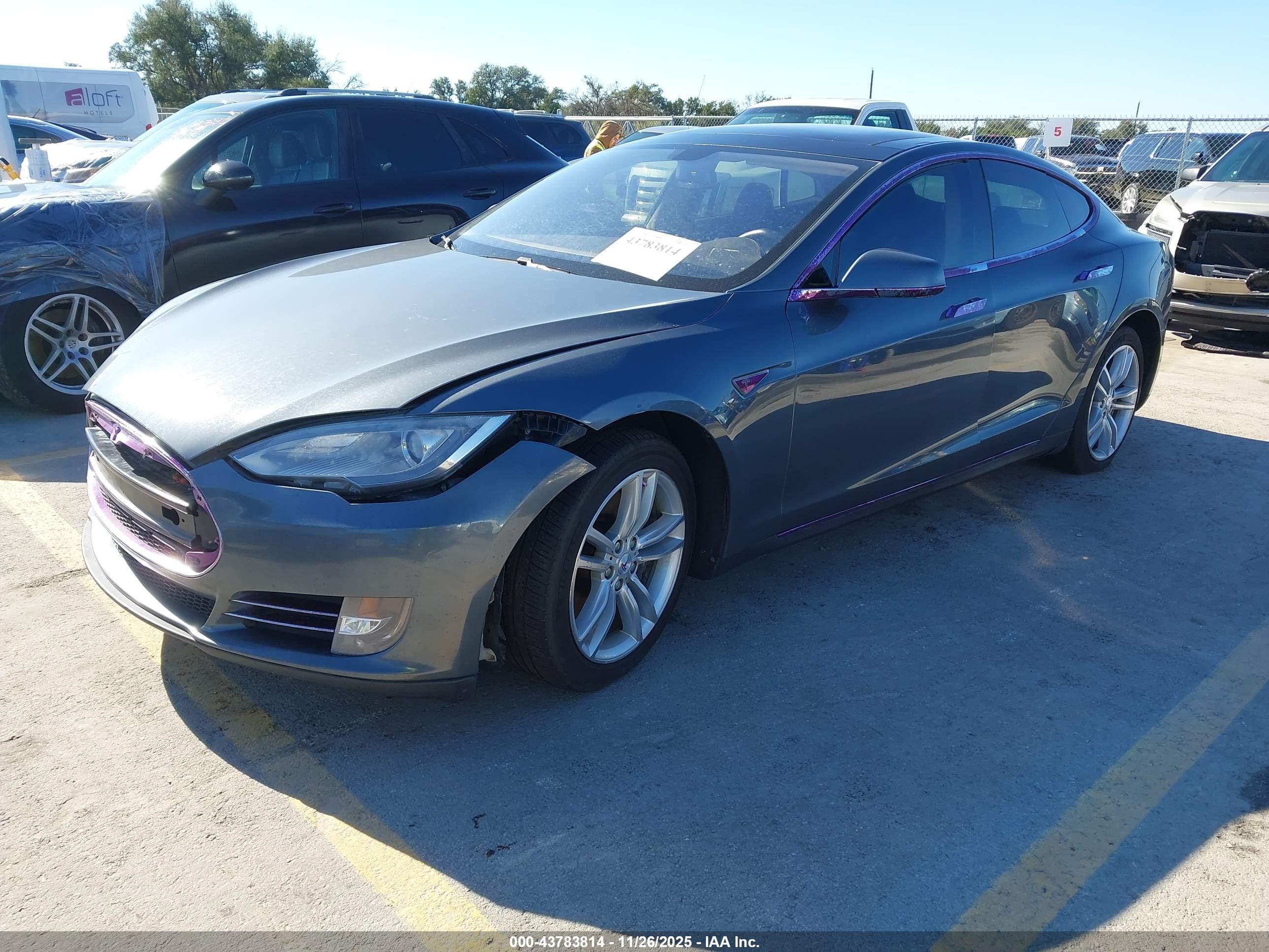 TESLA MODEL image 2
