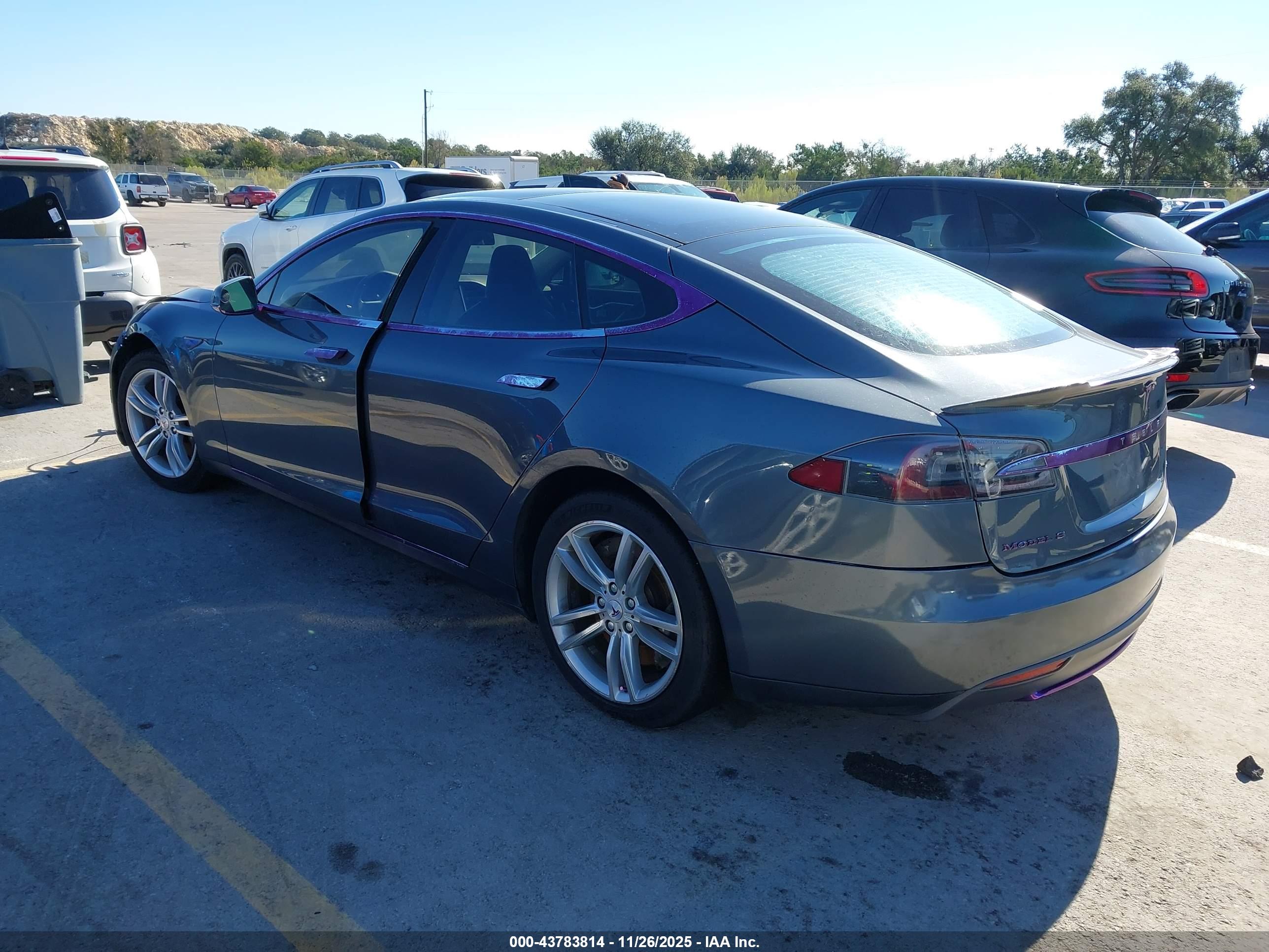 TESLA MODEL image 3