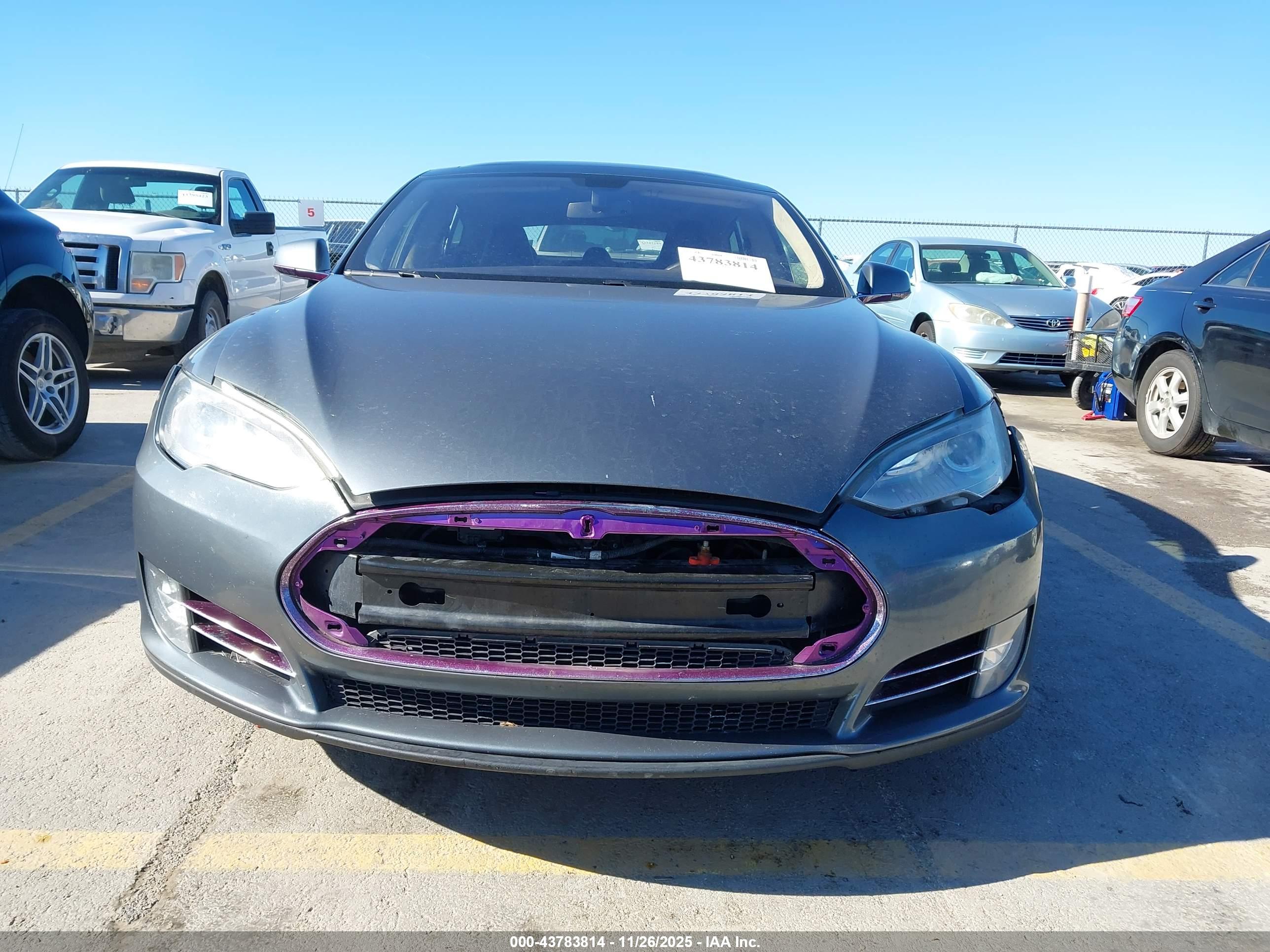 TESLA MODEL image 6