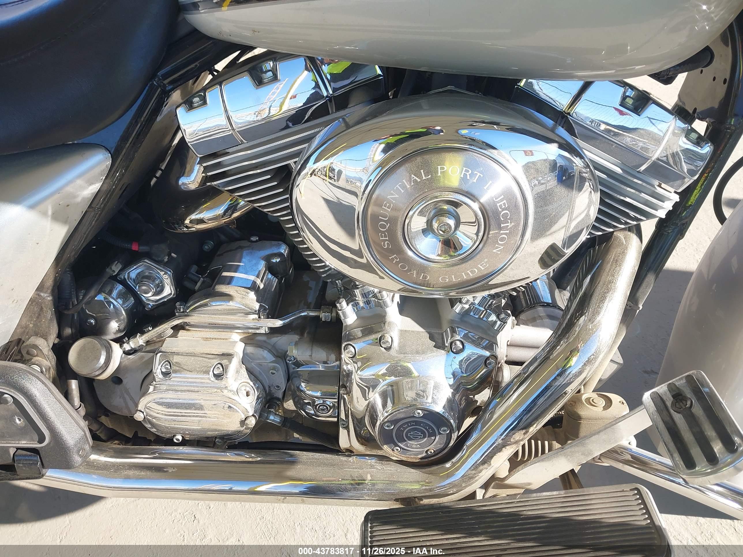 HARLEY-DAVIDSON FLTRI image 8