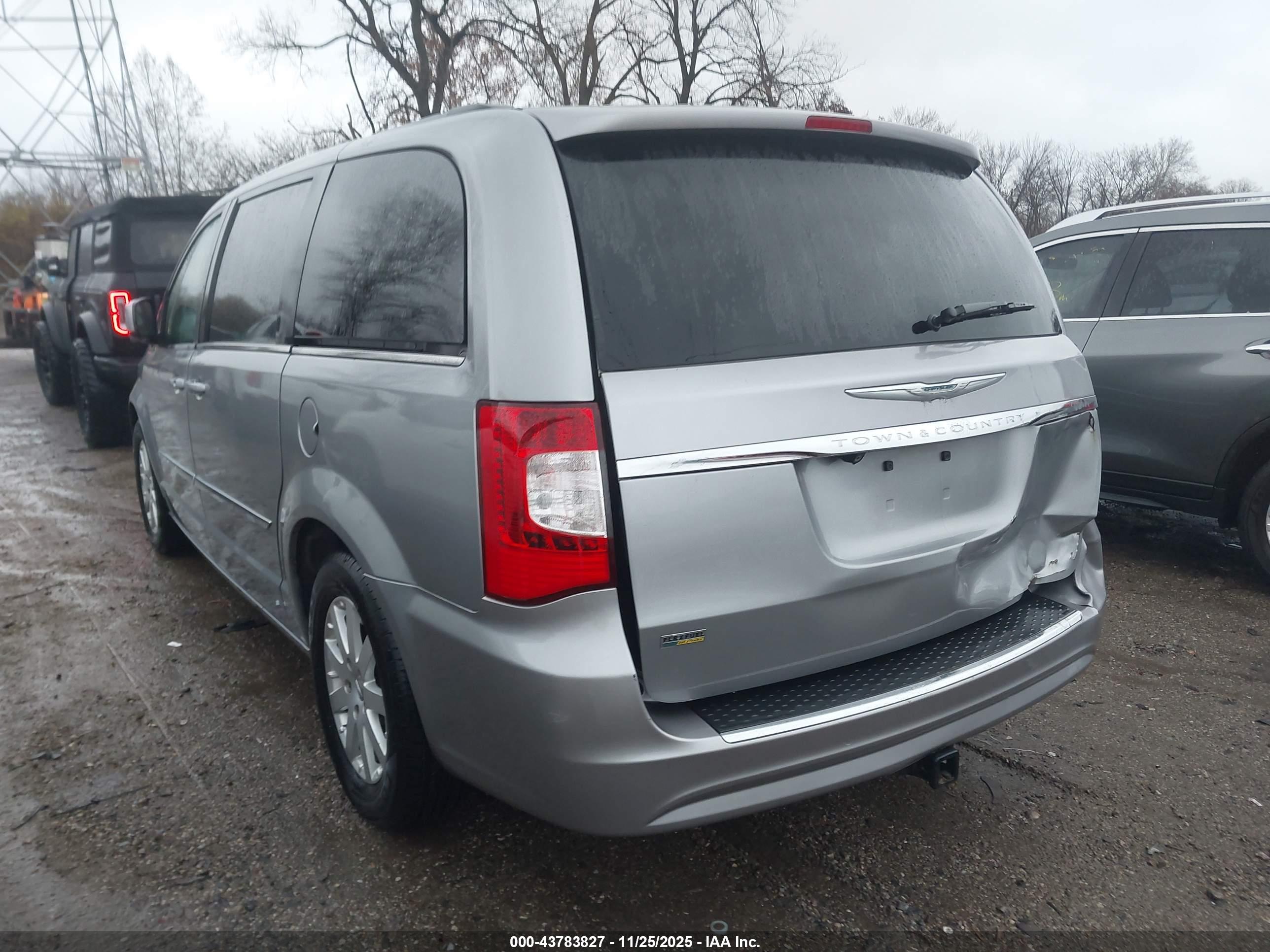 CHRYSLER TOWN image 3