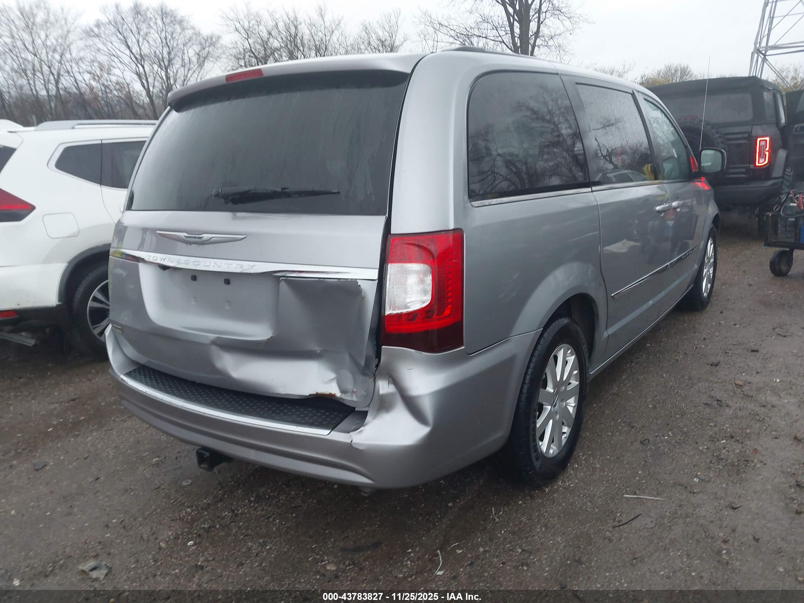 CHRYSLER TOWN image 4