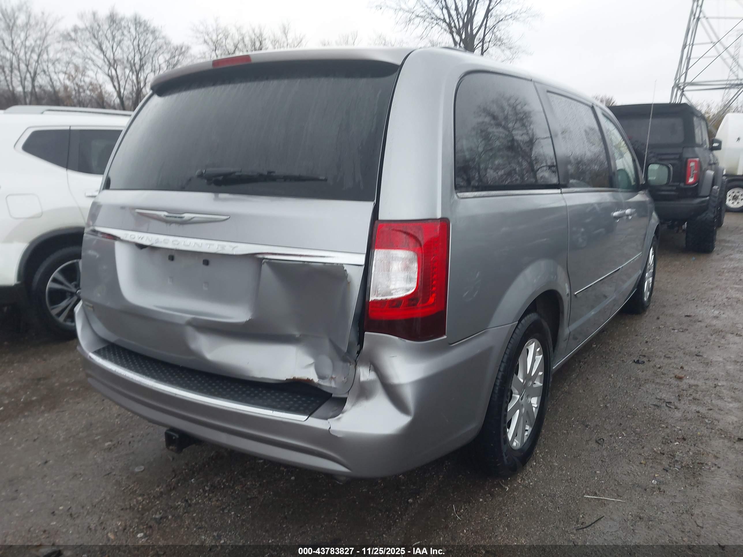 CHRYSLER TOWN image 6