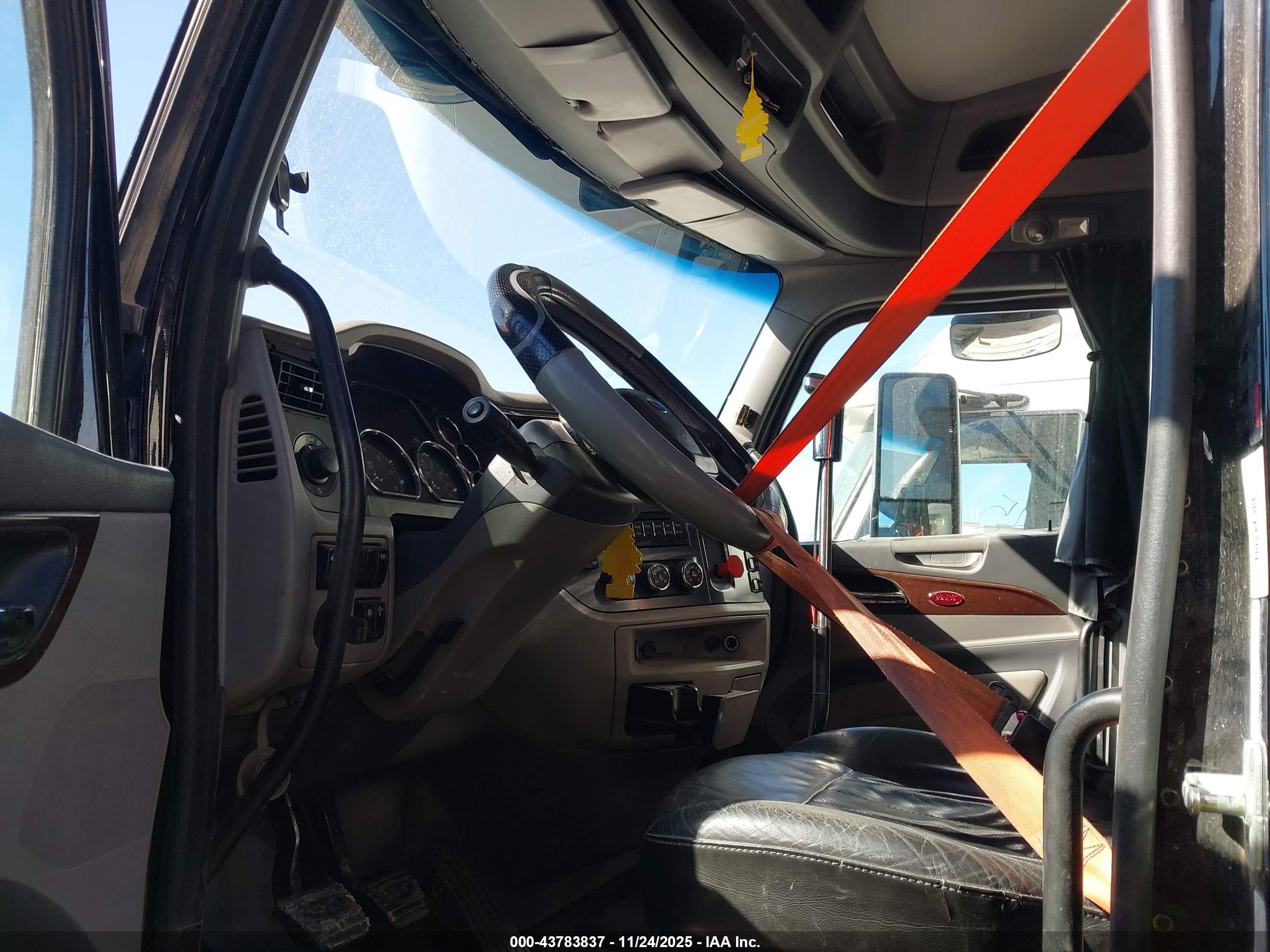 PETERBILT 579 image 8