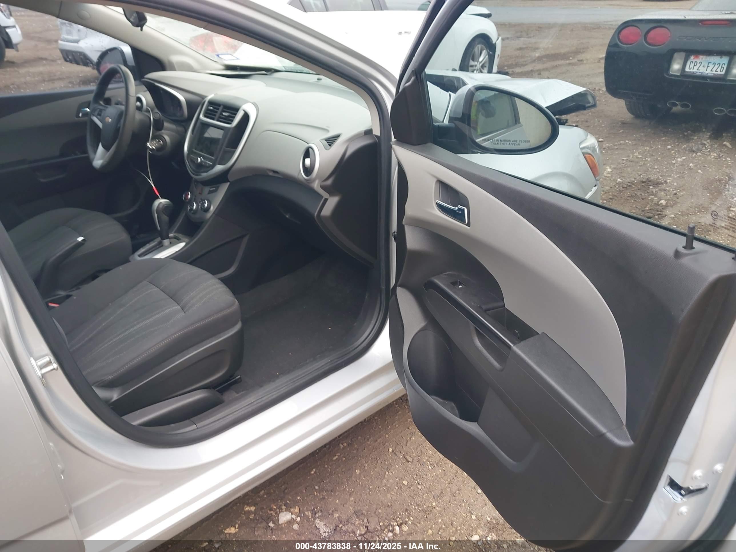 CHEVROLET SONIC image 5