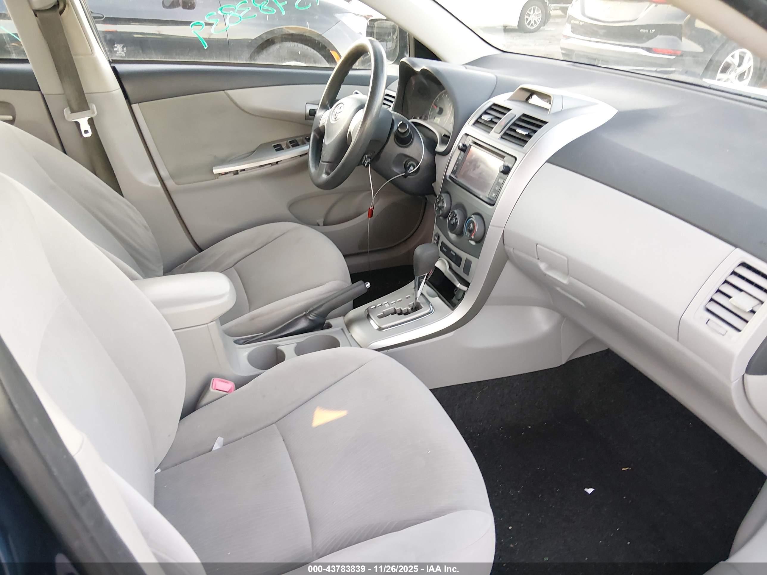 TOYOTA COROLLA image 5