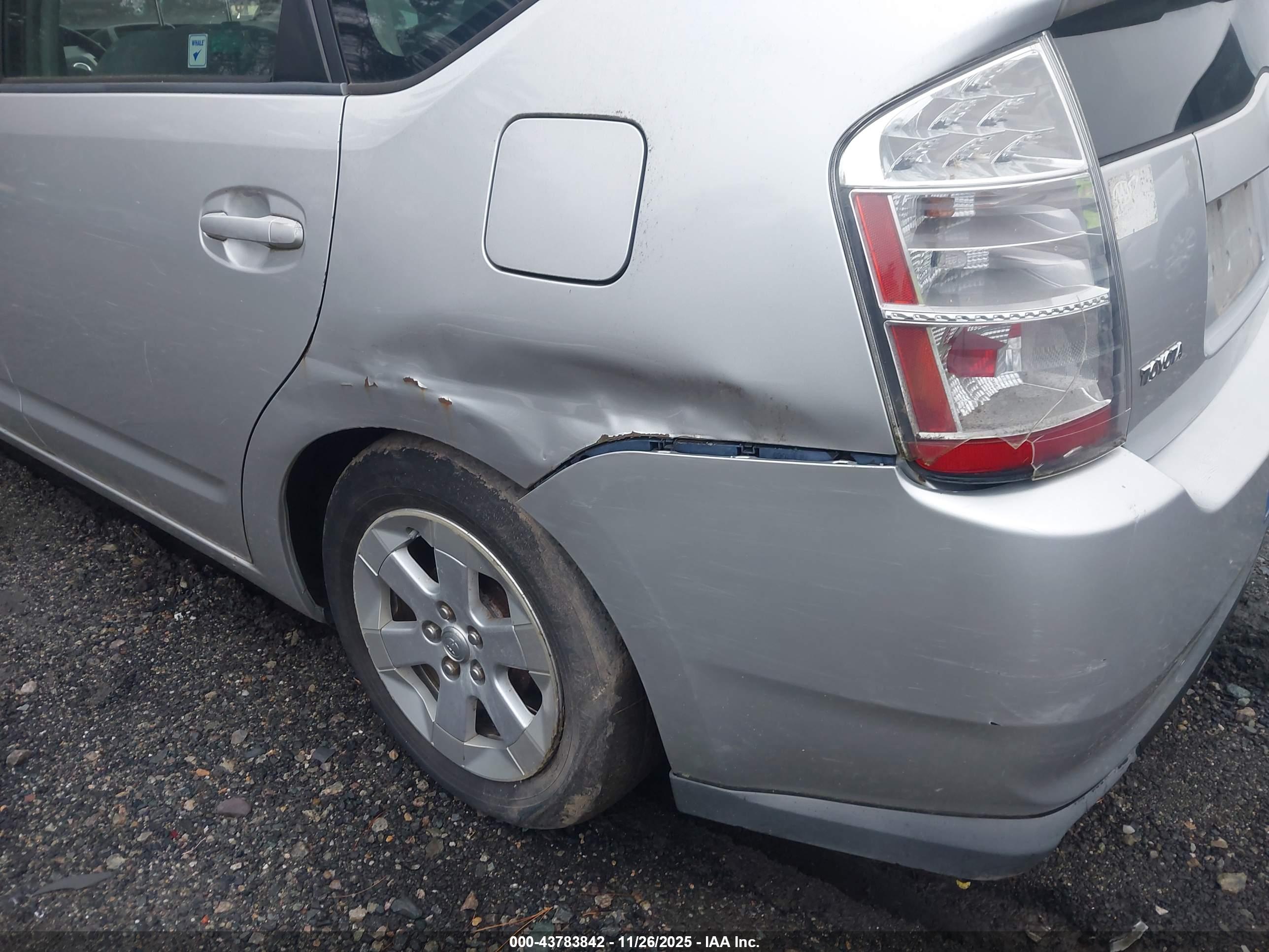 TOYOTA PRIUS image 6