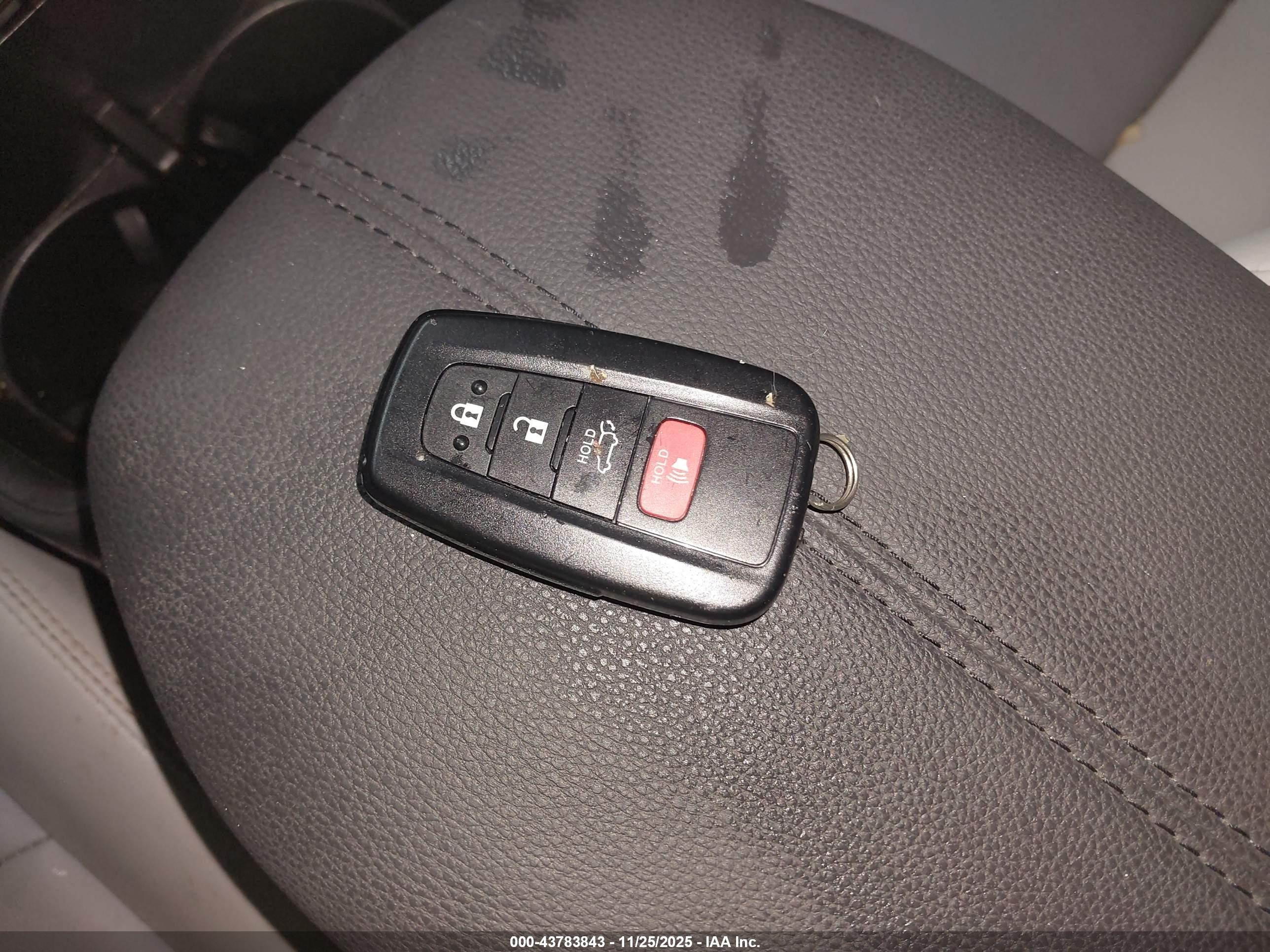 TOYOTA RAV4 image 11