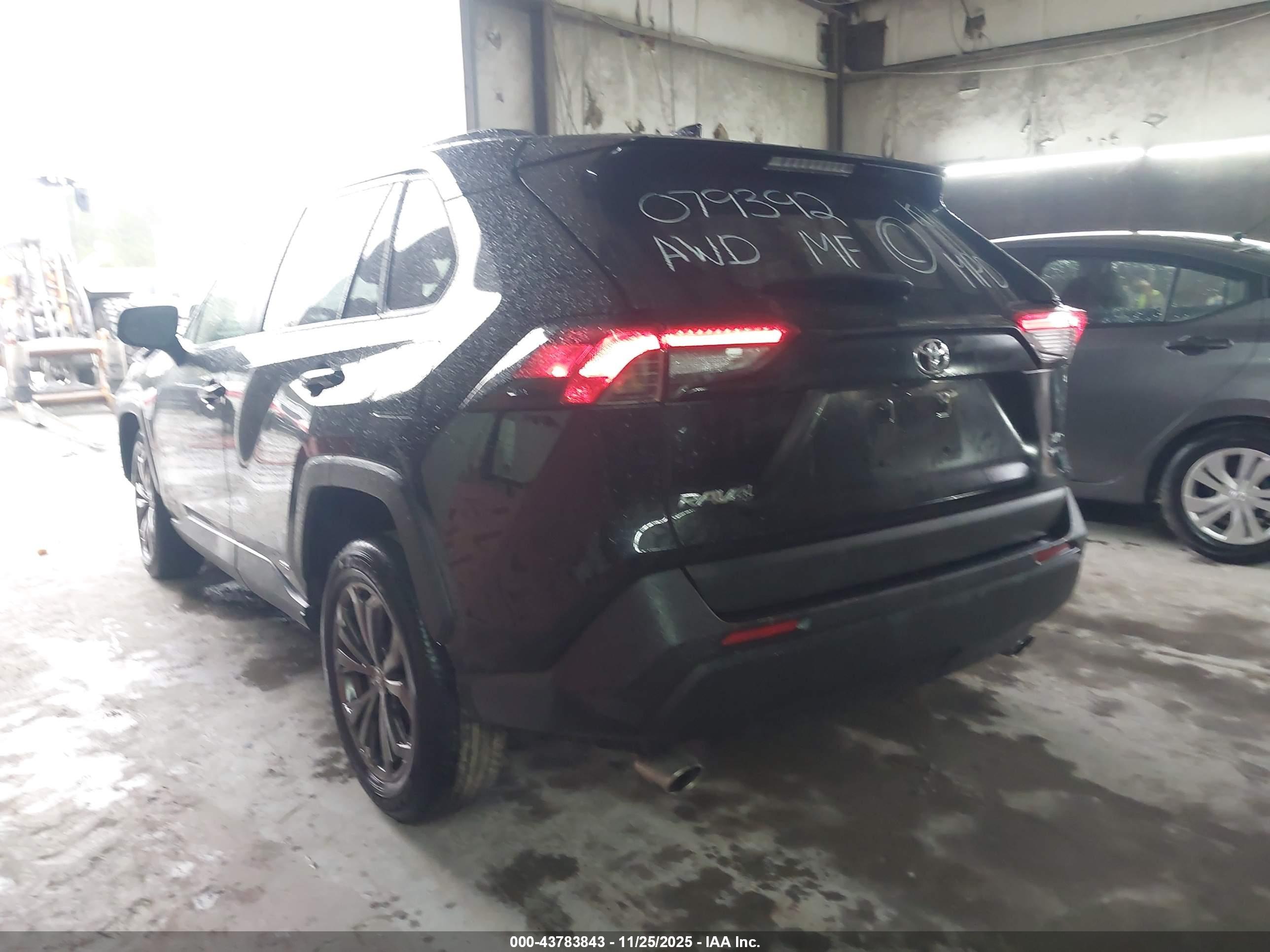 TOYOTA RAV4 image 3