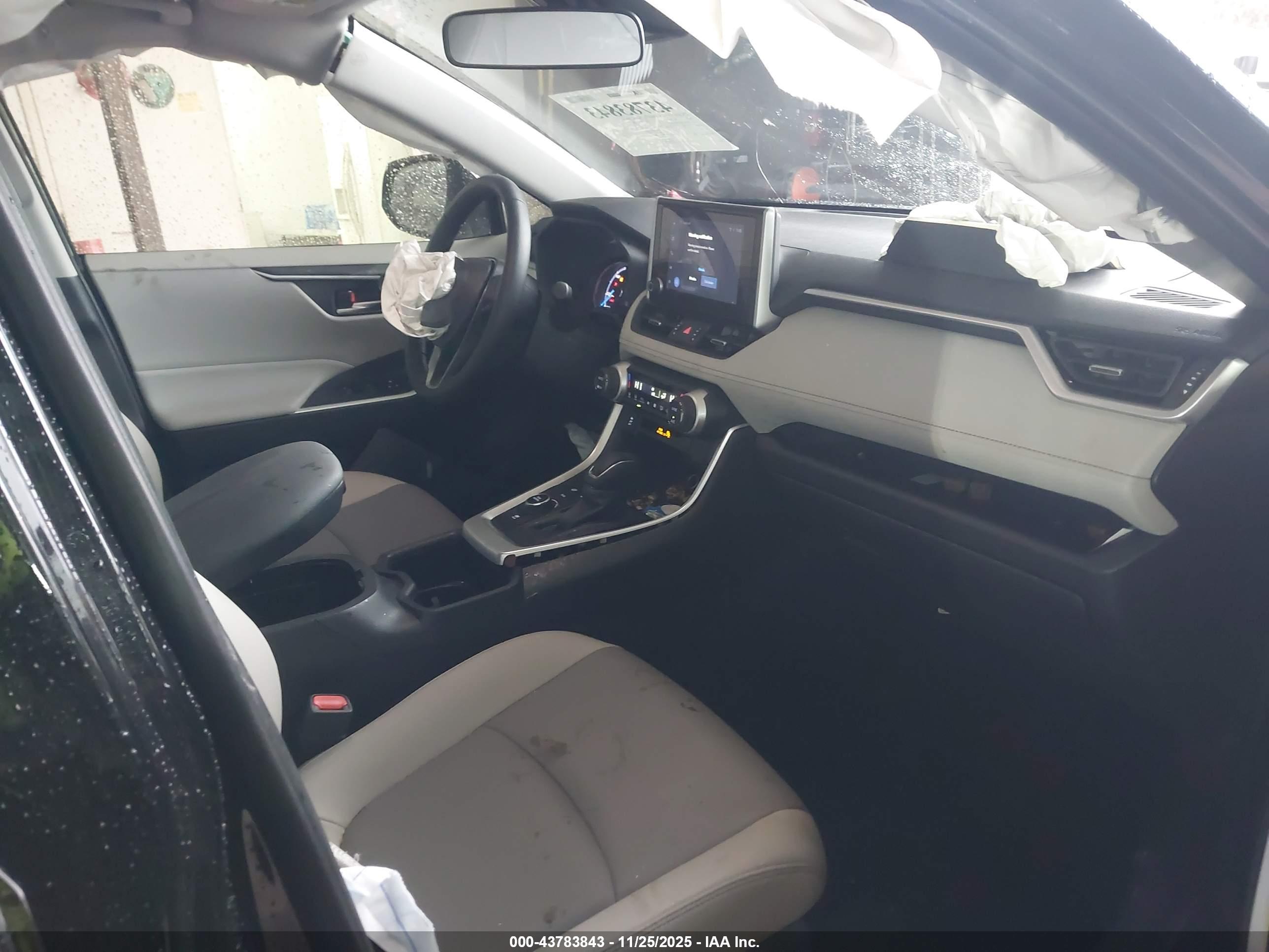TOYOTA RAV4 image 5