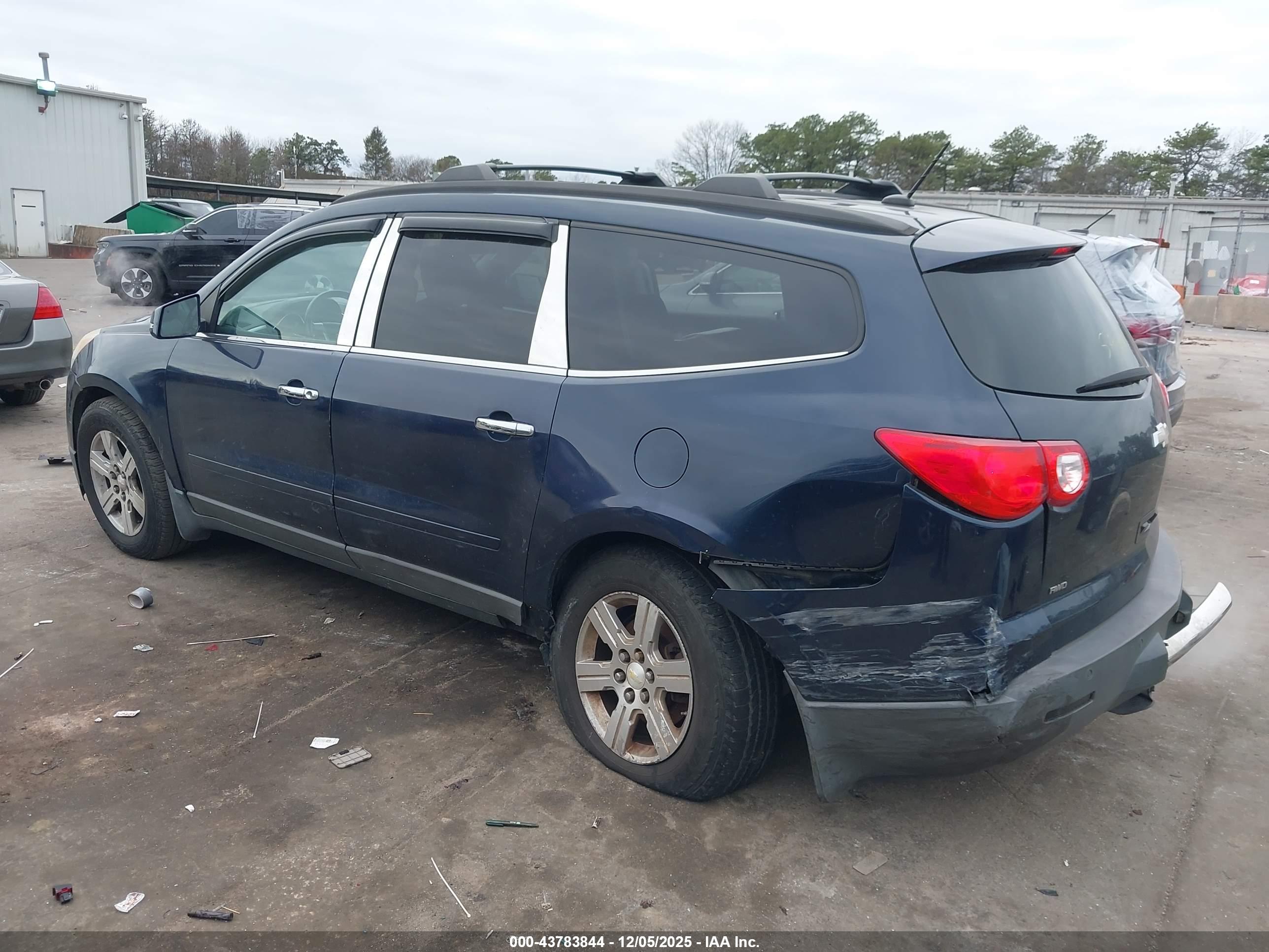 CHEVROLET TRAVERSE image 3