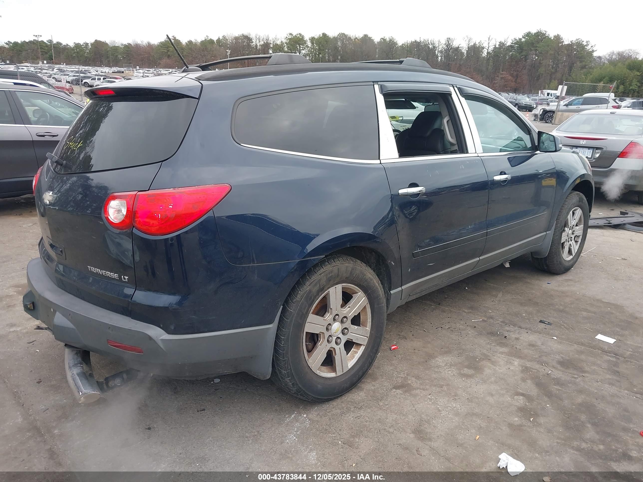 CHEVROLET TRAVERSE image 4
