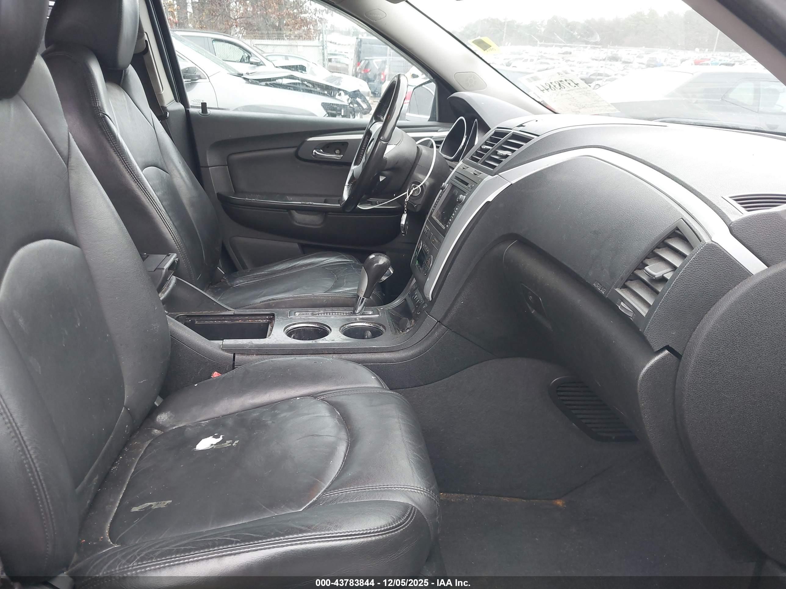 CHEVROLET TRAVERSE image 5