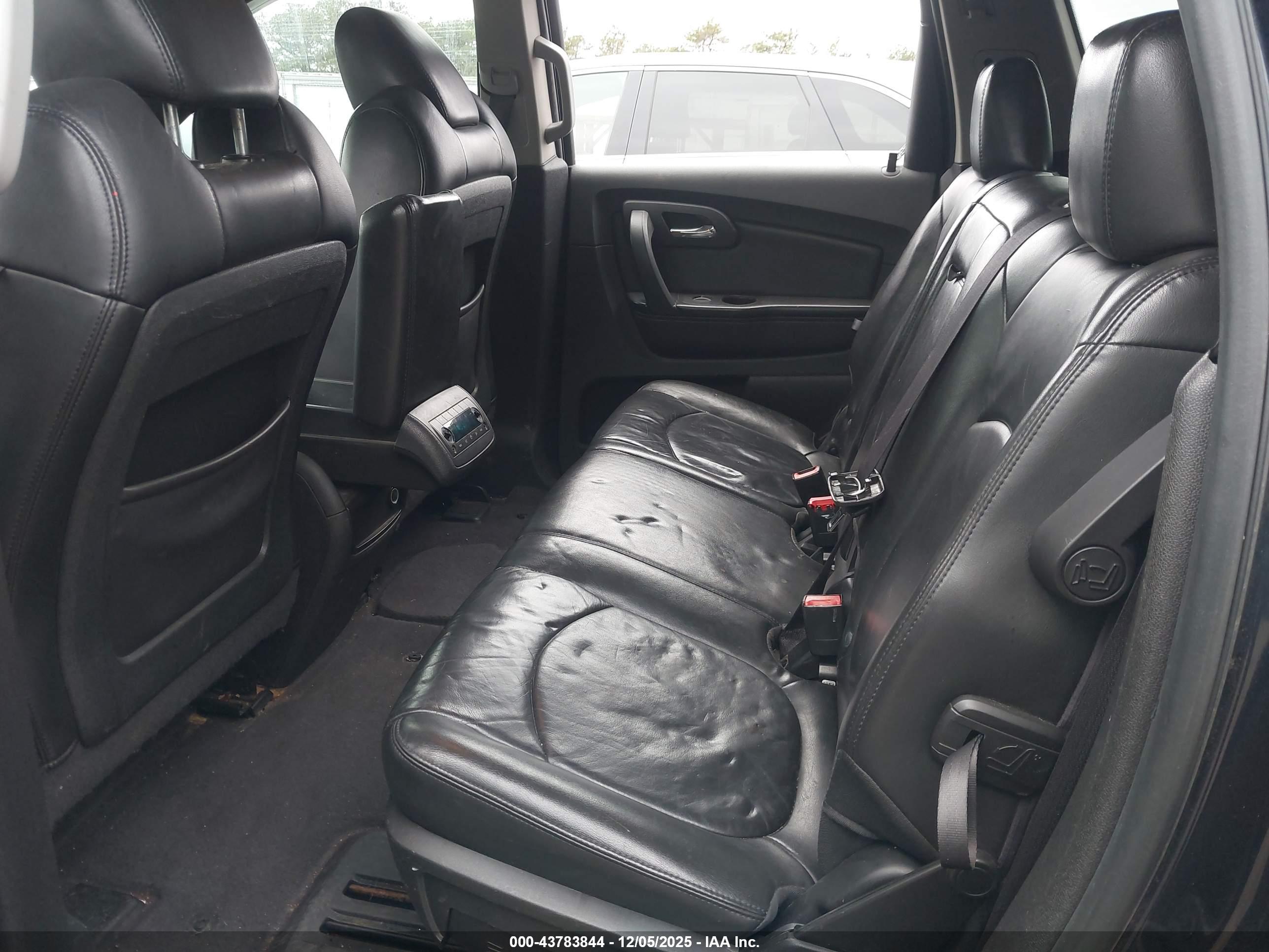 CHEVROLET TRAVERSE image 8