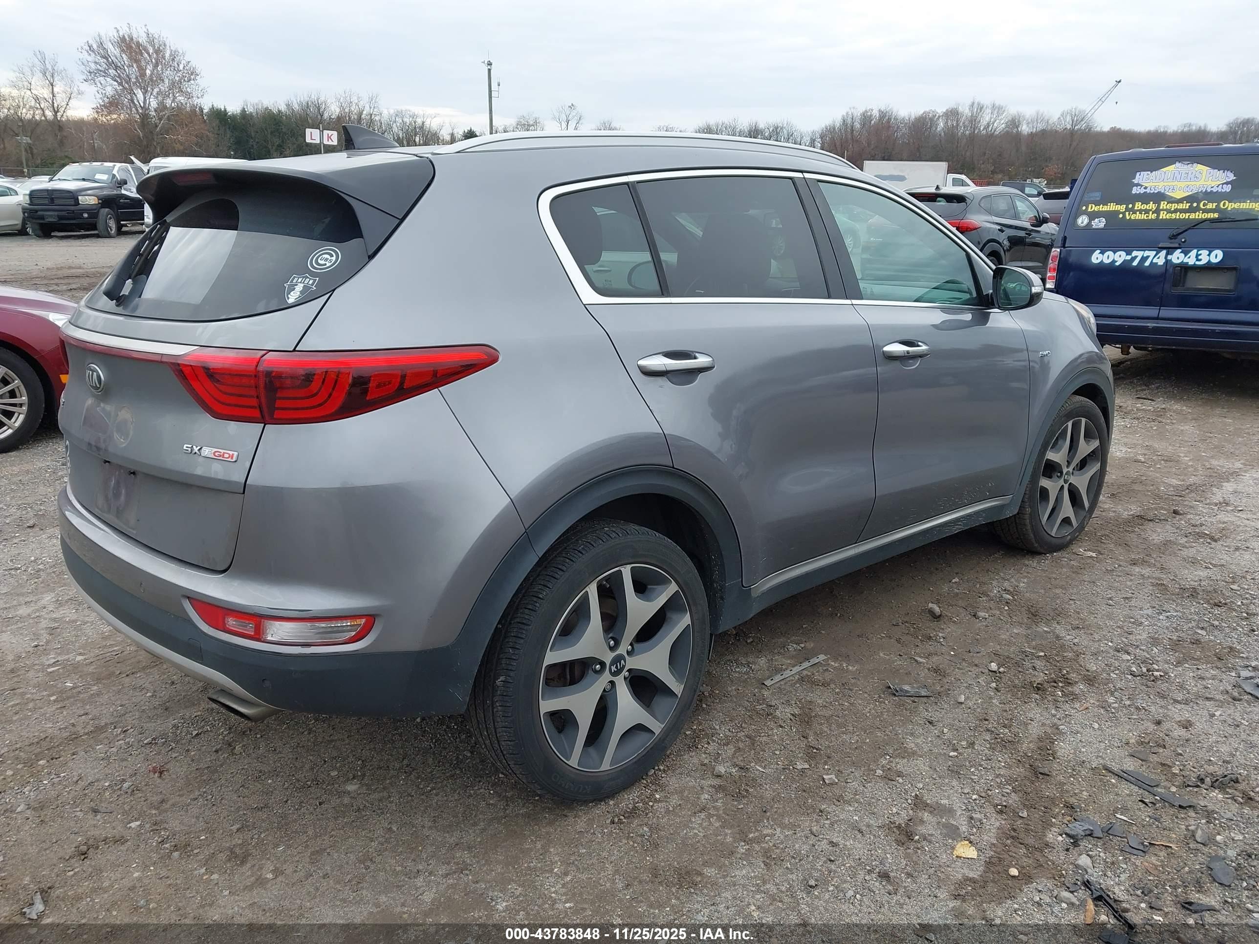 KIA SPORTAGE image 4