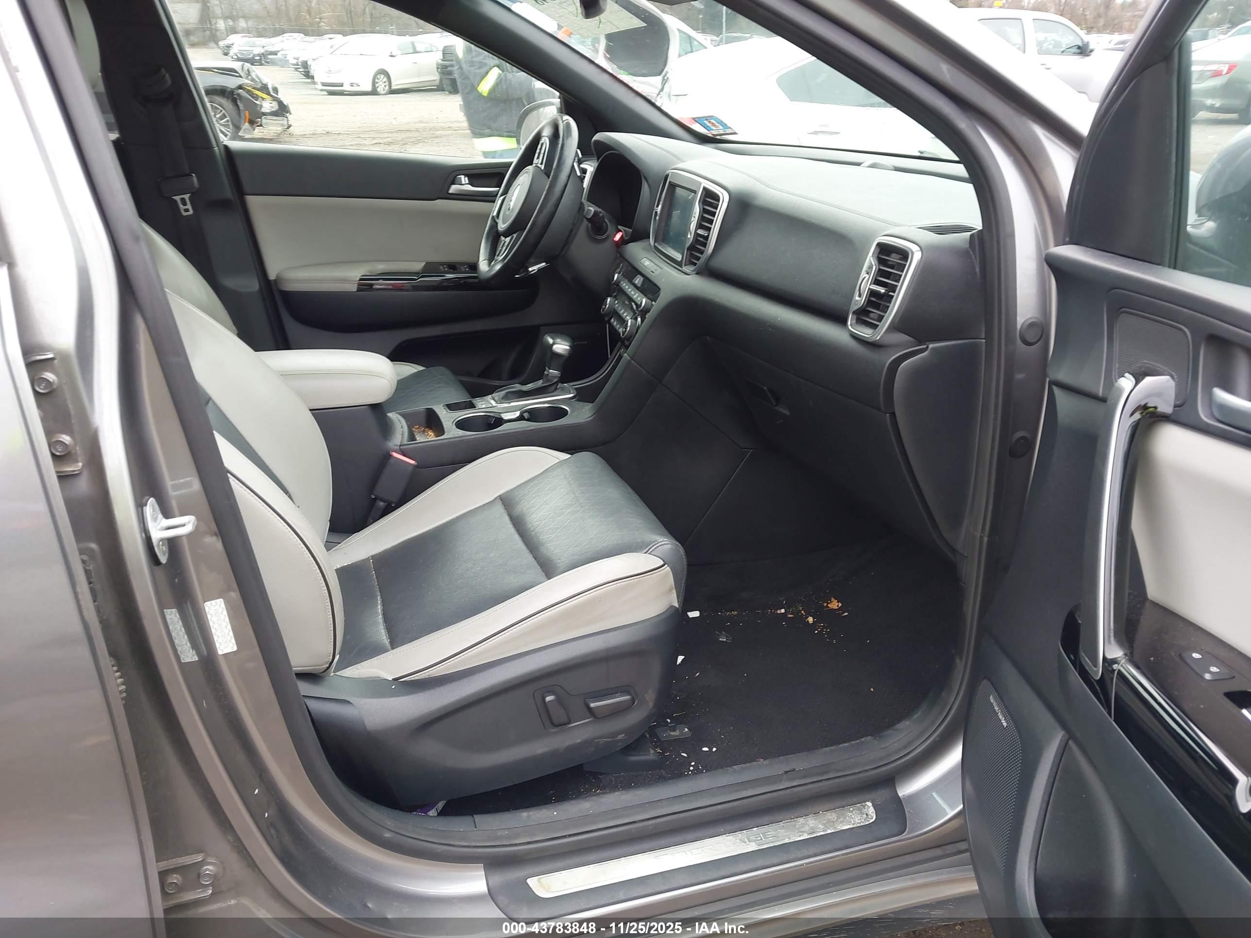 KIA SPORTAGE image 5