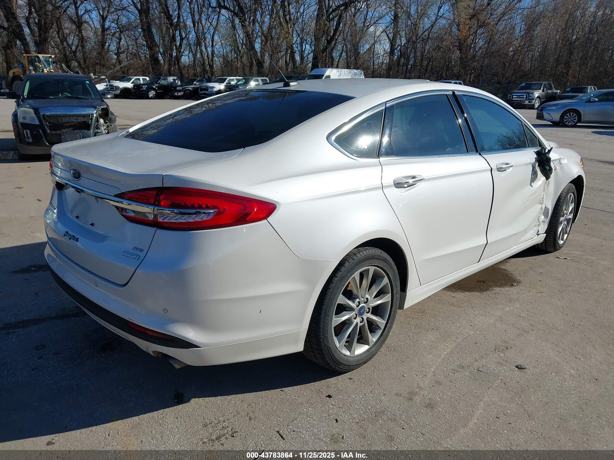 FORD FUSION image 4