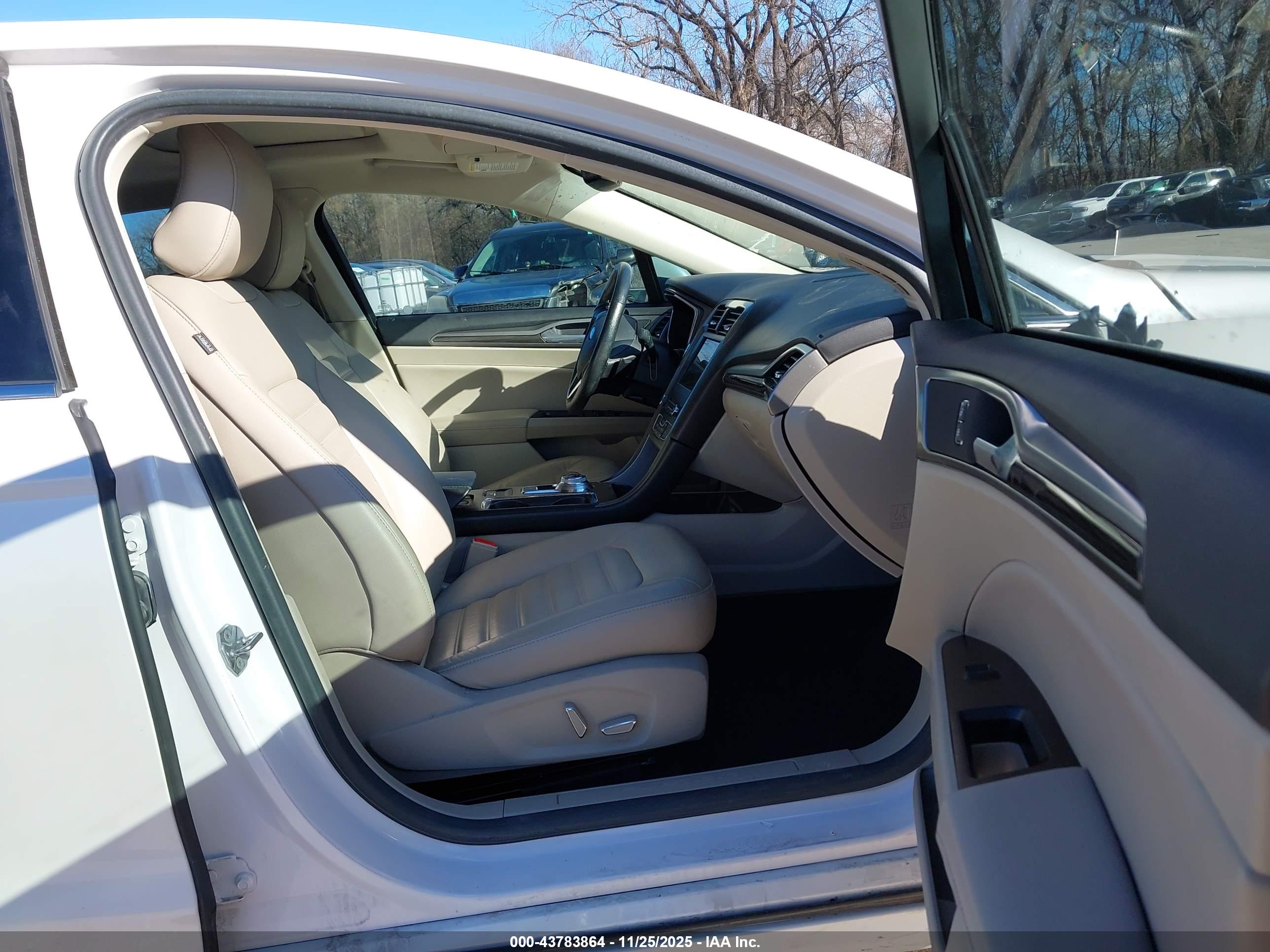 FORD FUSION image 5