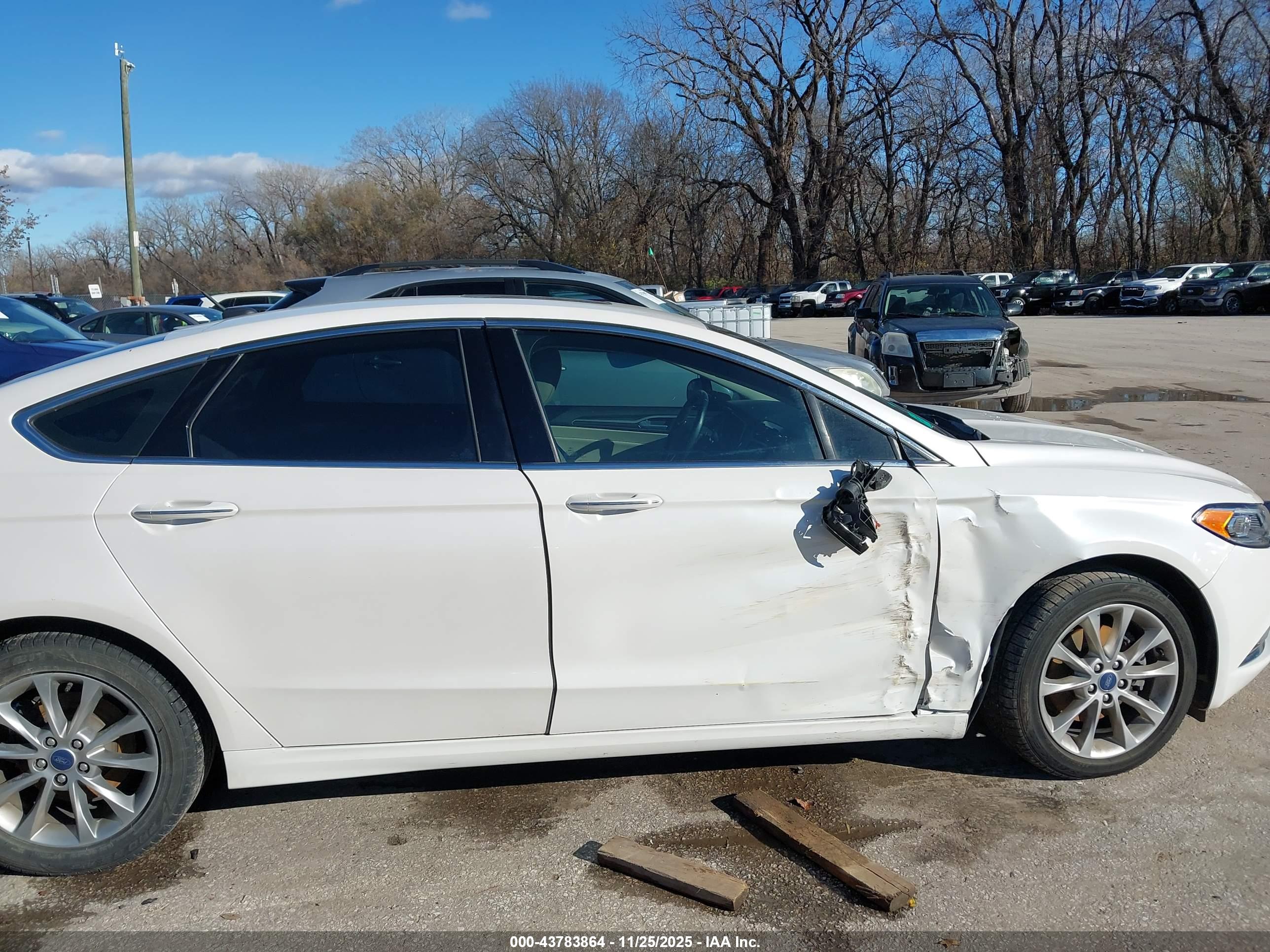 FORD FUSION image 6