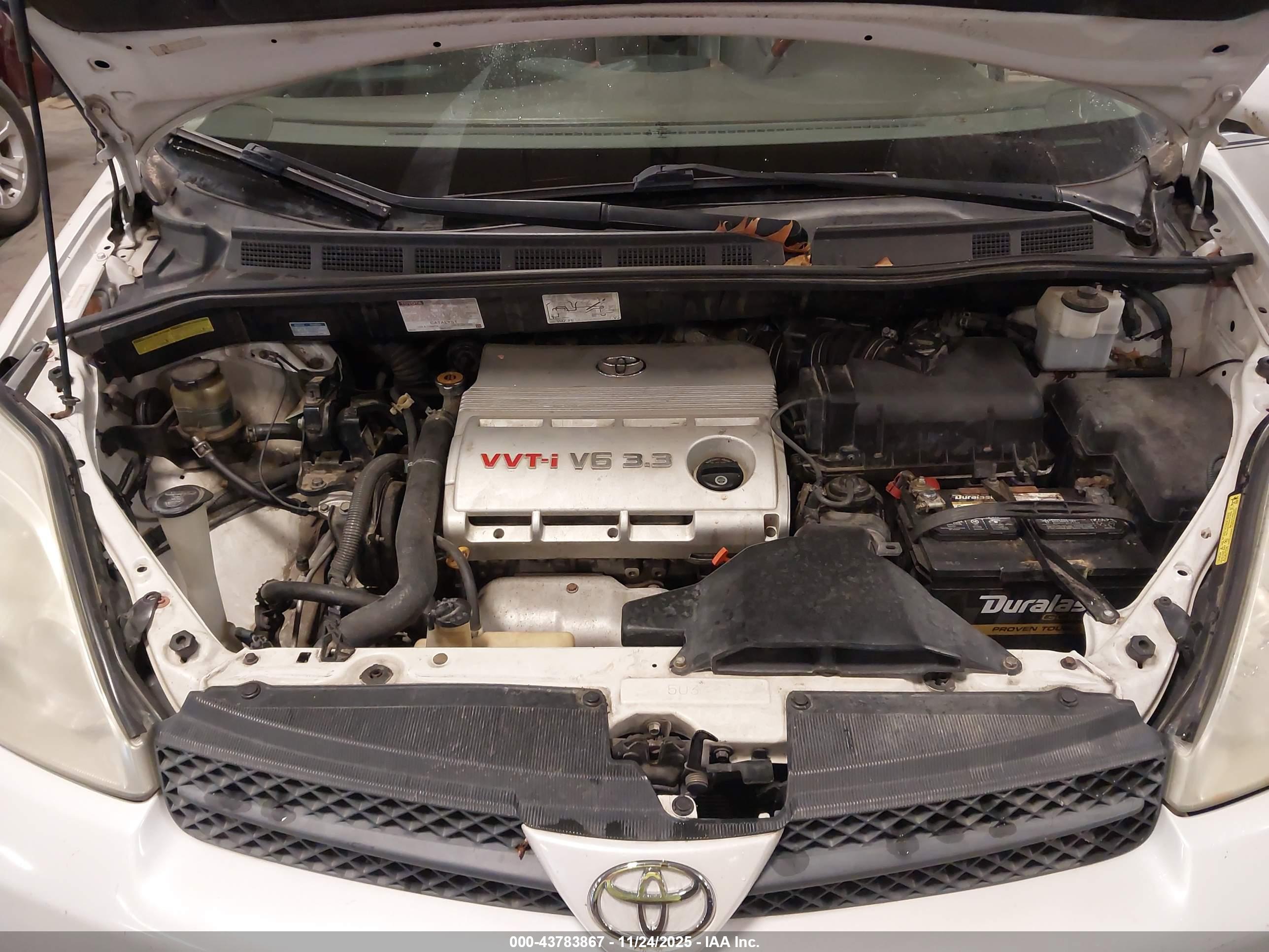 TOYOTA SIENNA image 10