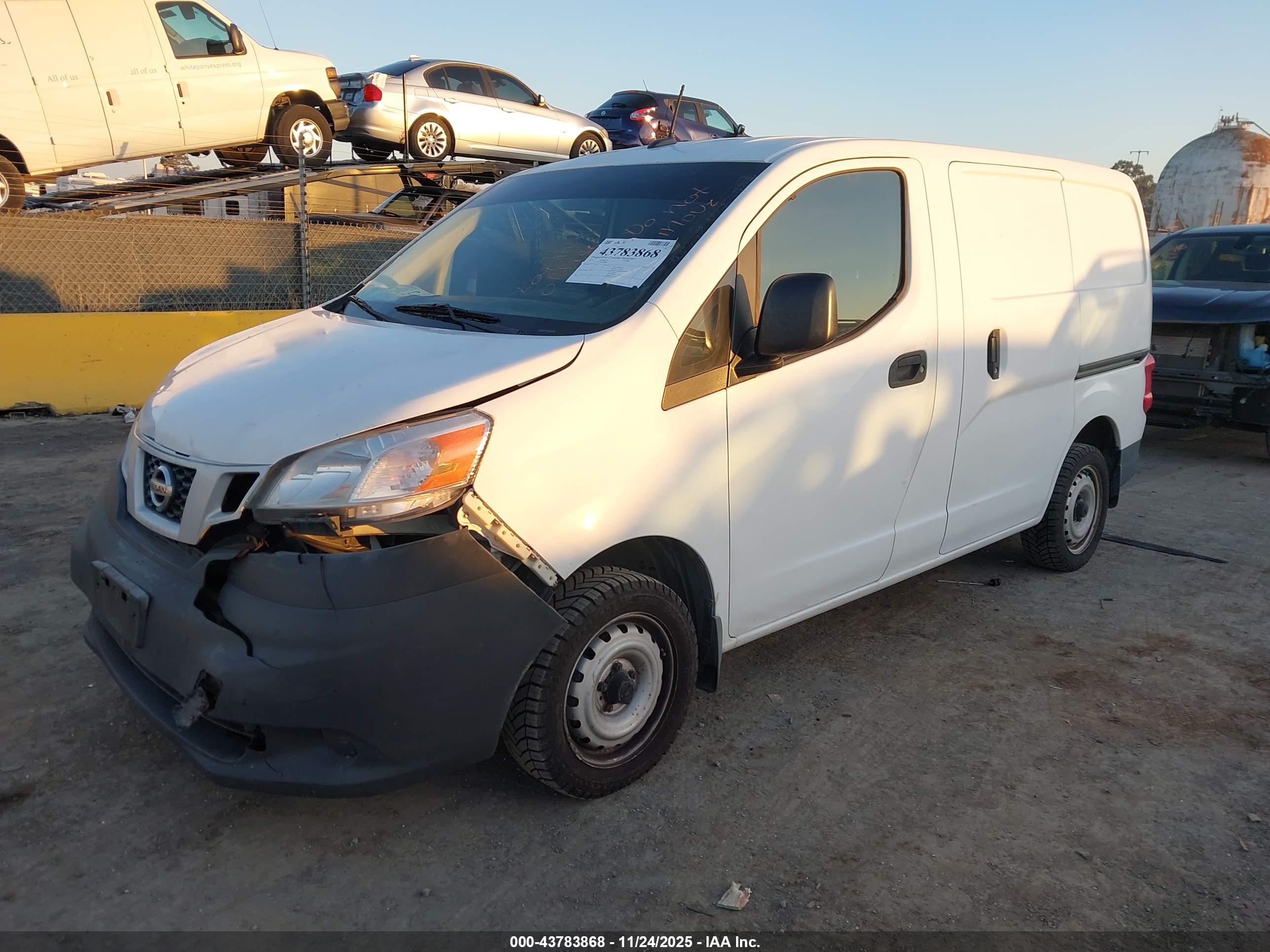NISSAN NV200 image 2