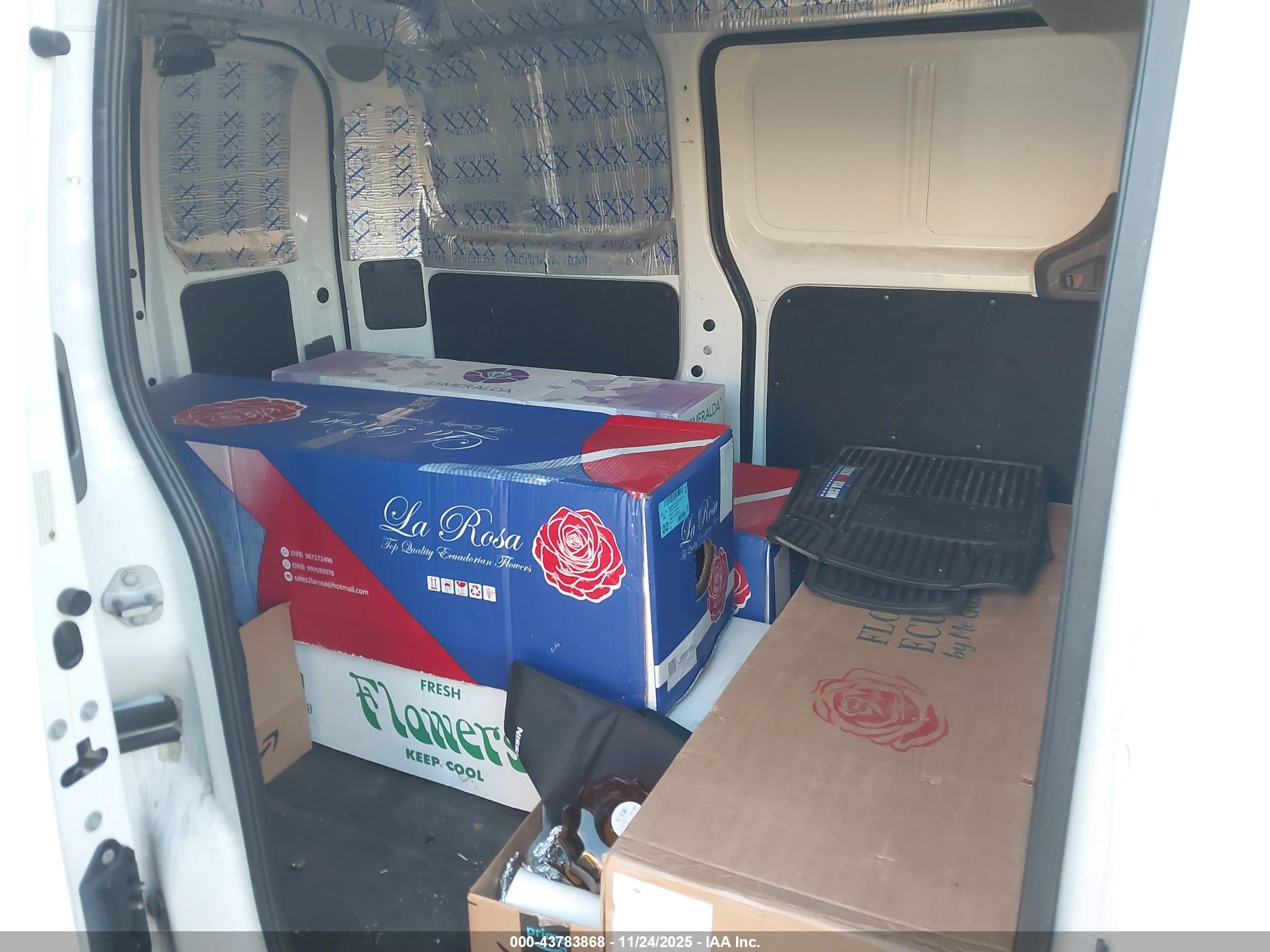 NISSAN NV200 image 8