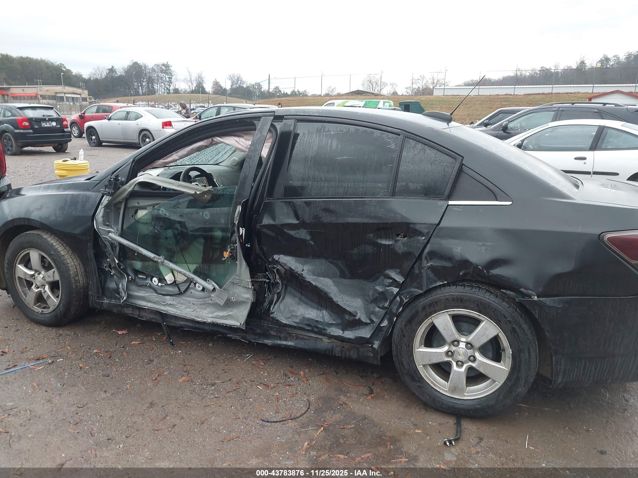 CHEVROLET CRUZE image 6