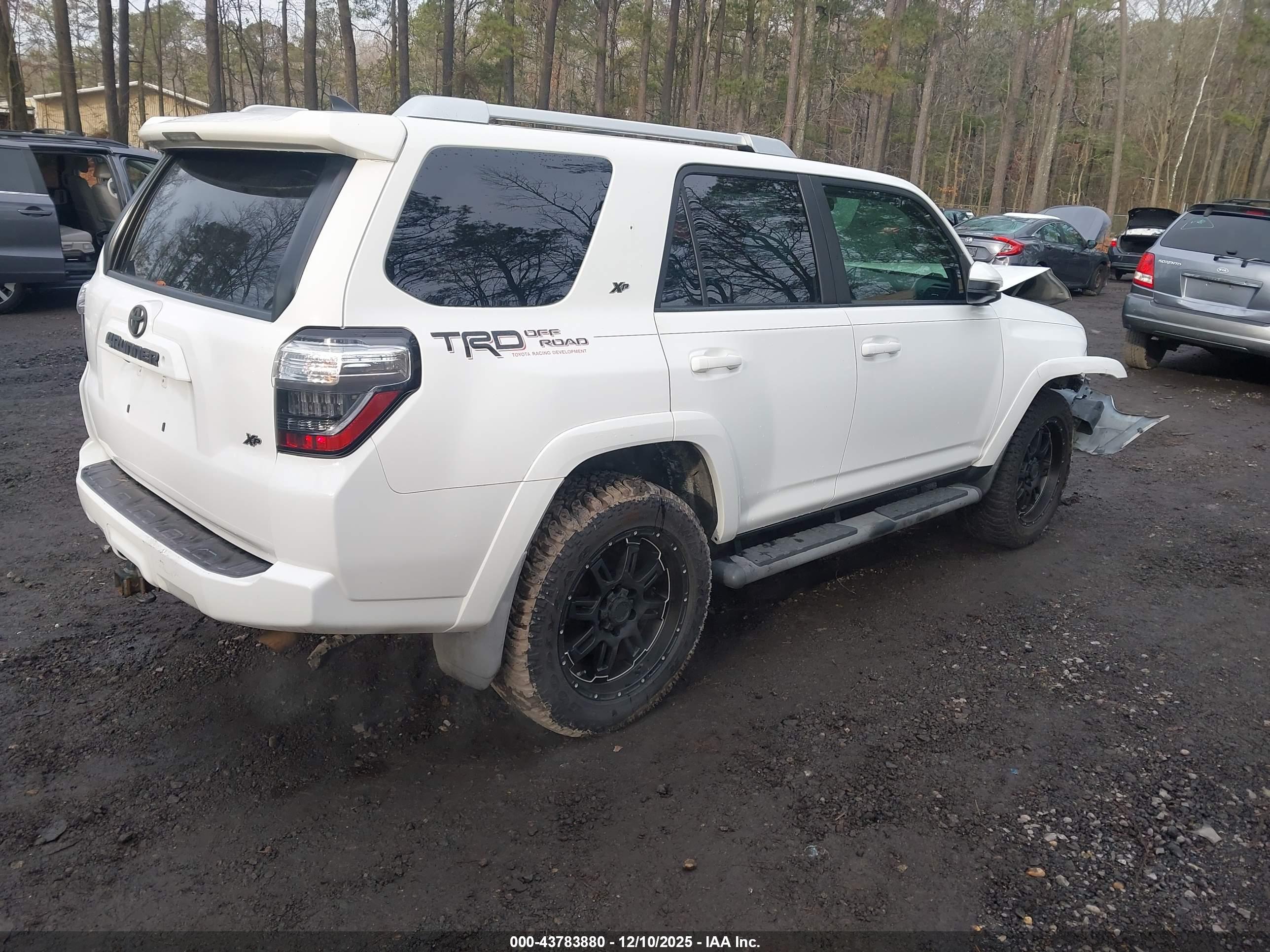 TOYOTA 4RUNNER image 4