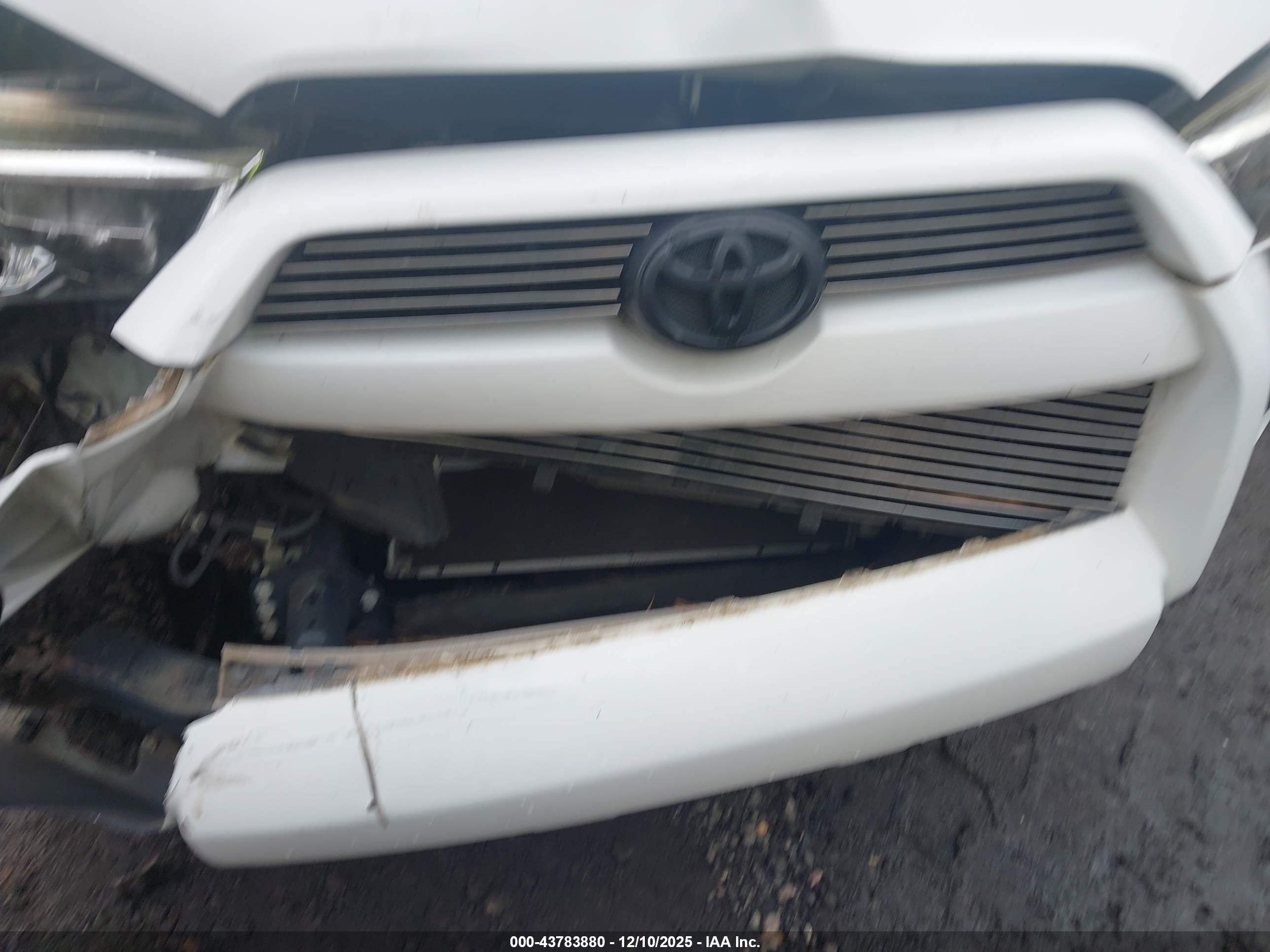 TOYOTA 4RUNNER image 6
