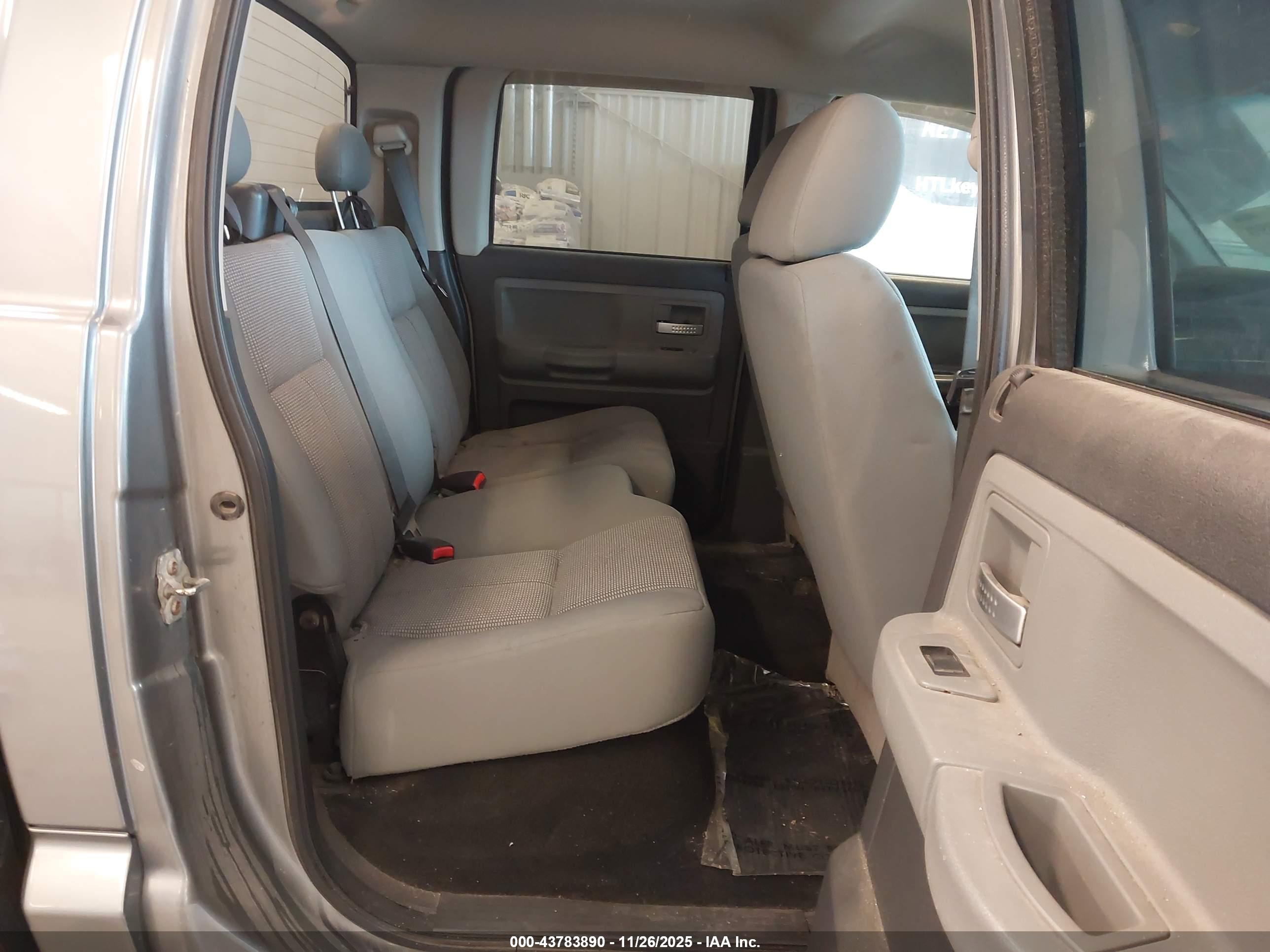 DODGE DAKOTA image 8