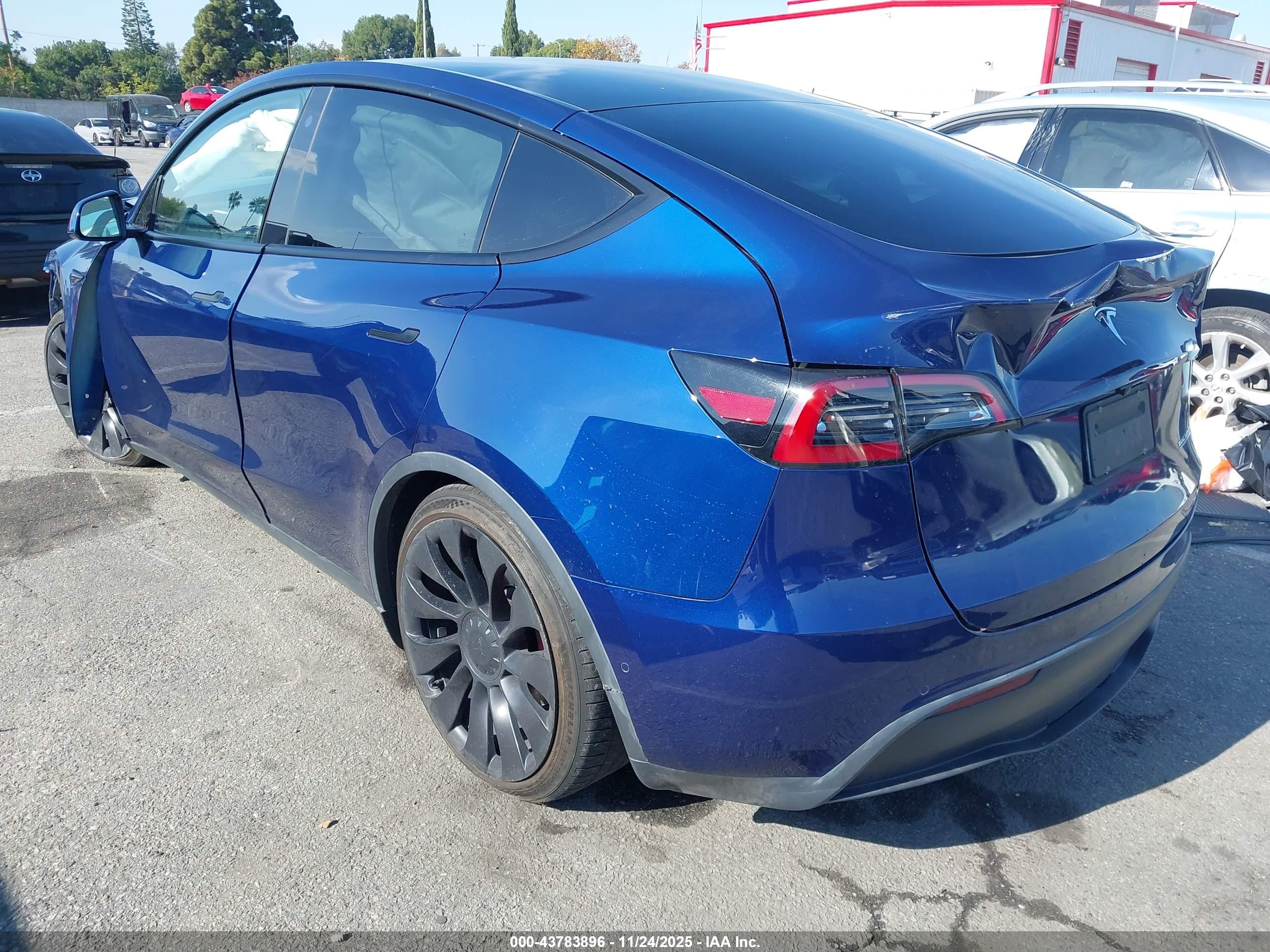 TESLA MODEL image 3