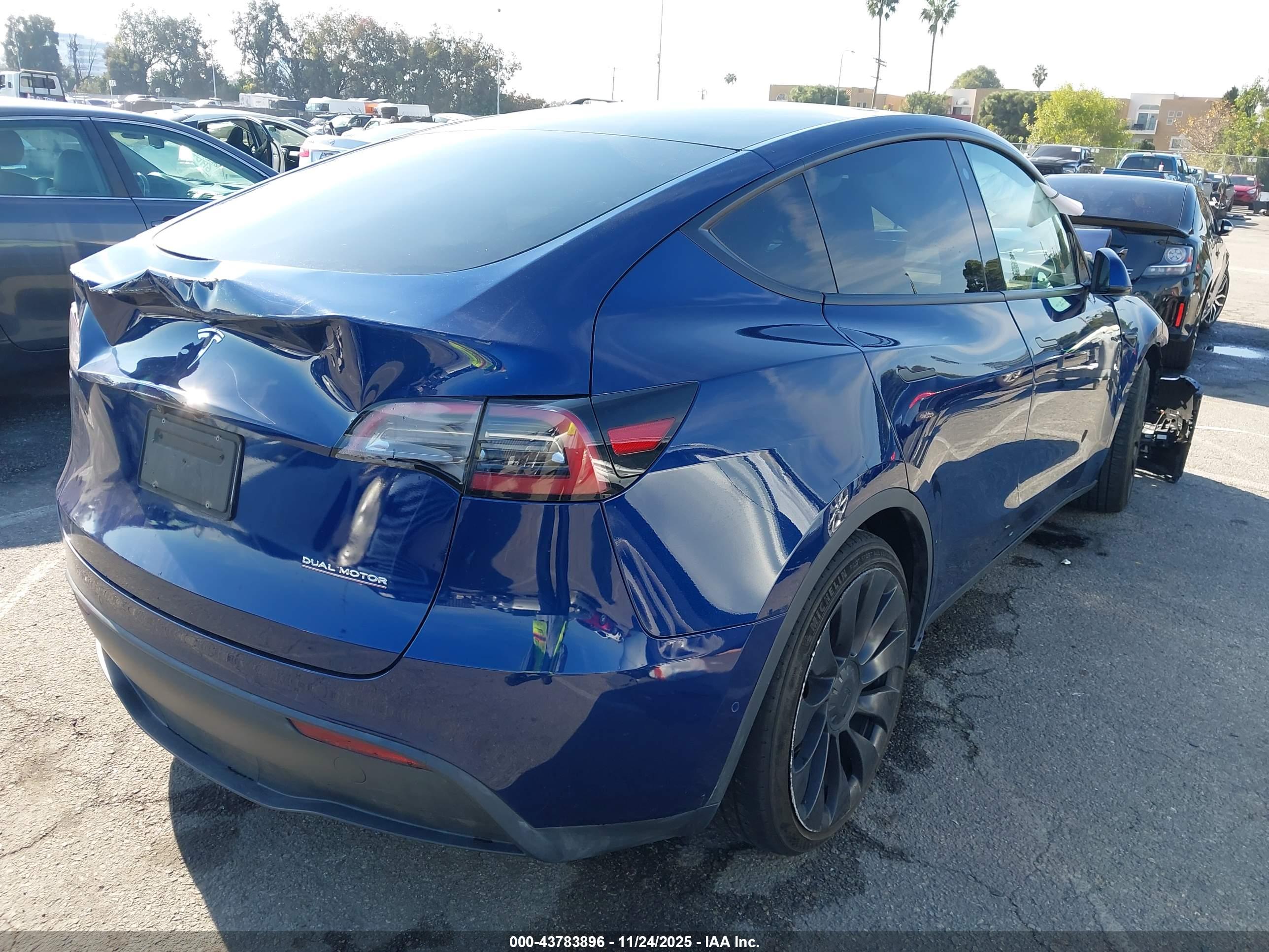 TESLA MODEL image 4