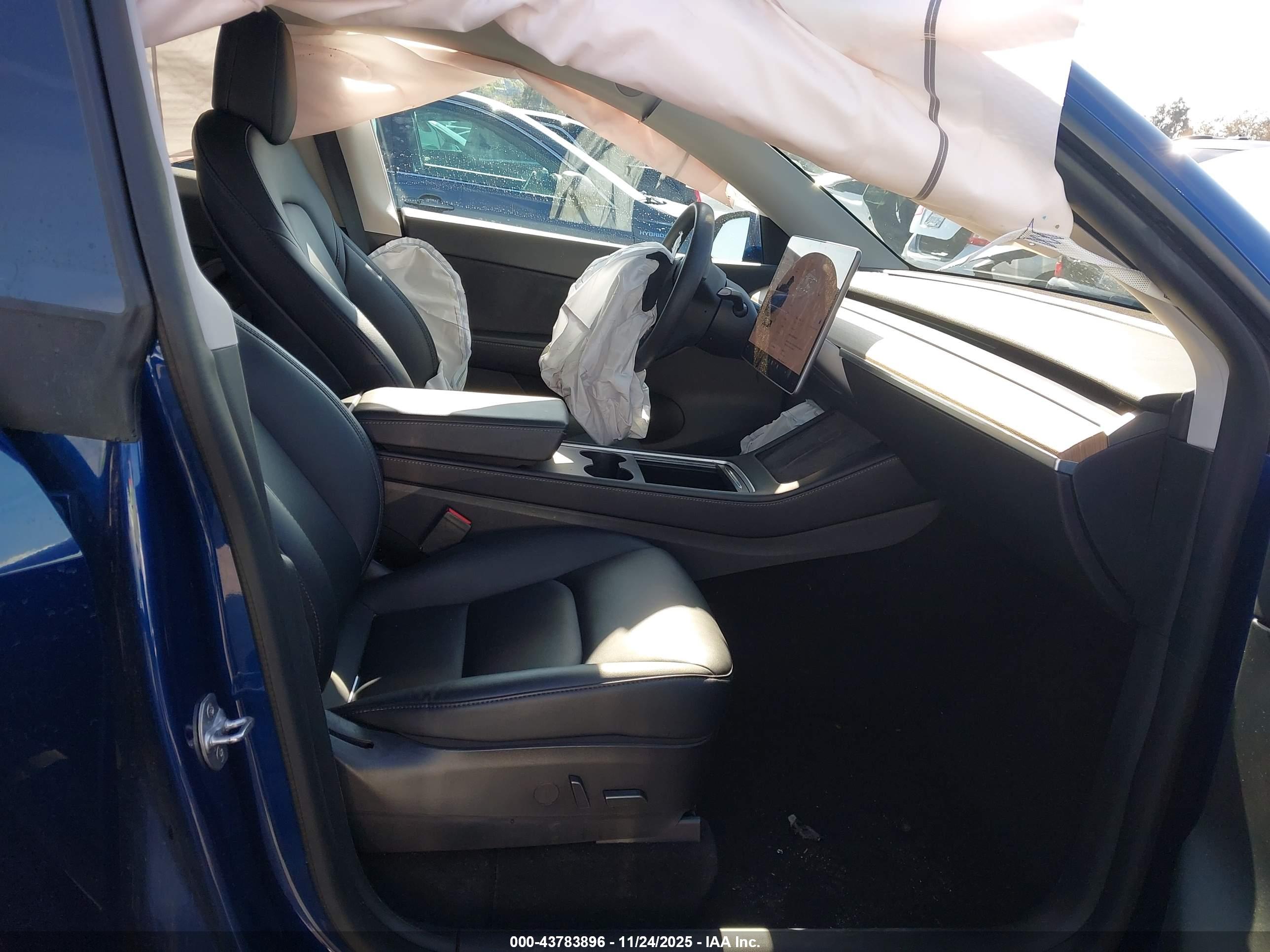 TESLA MODEL image 5