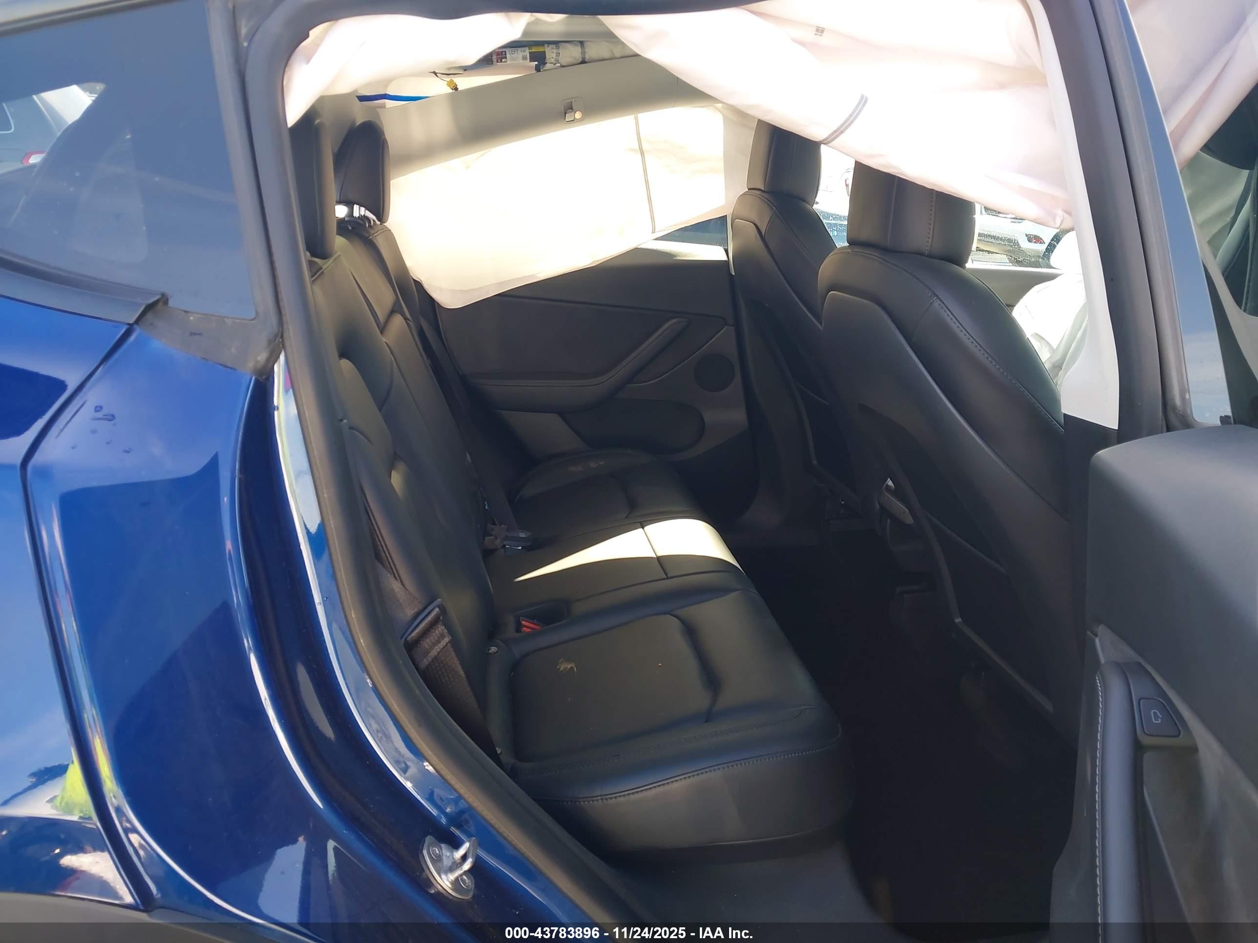 TESLA MODEL image 8