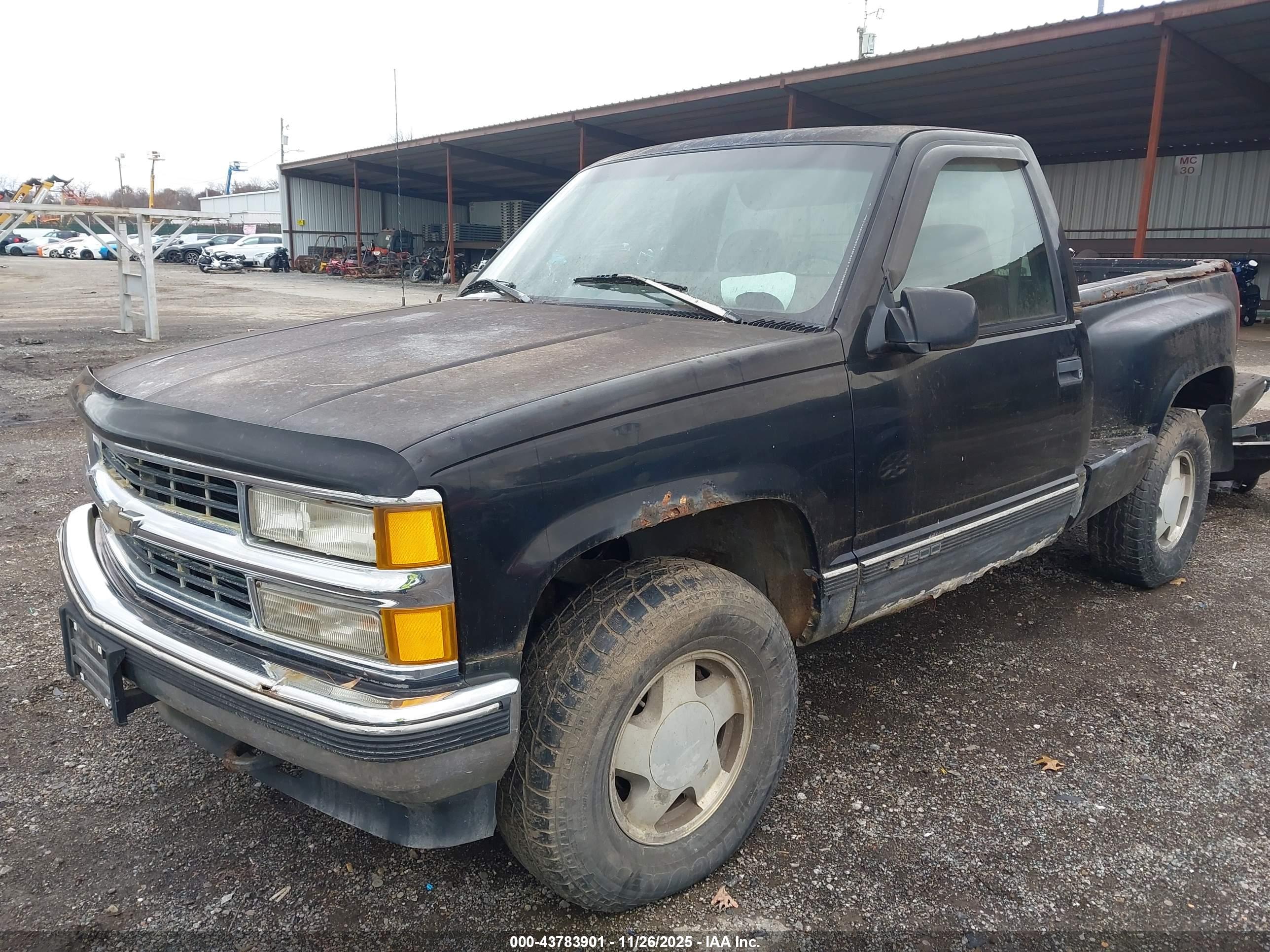 CHEVROLET GMT-400 image 2
