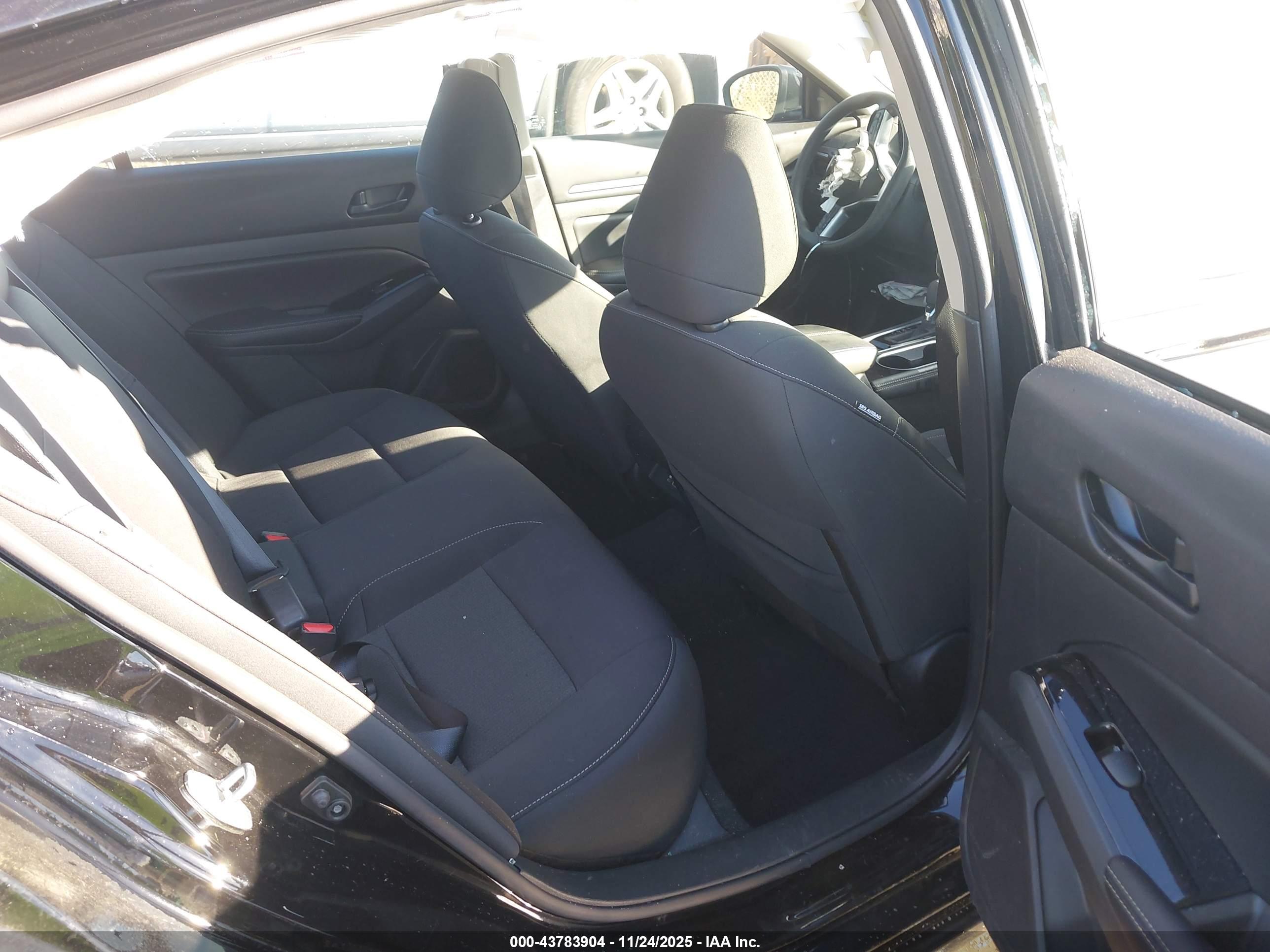 NISSAN ALTIMA image 8