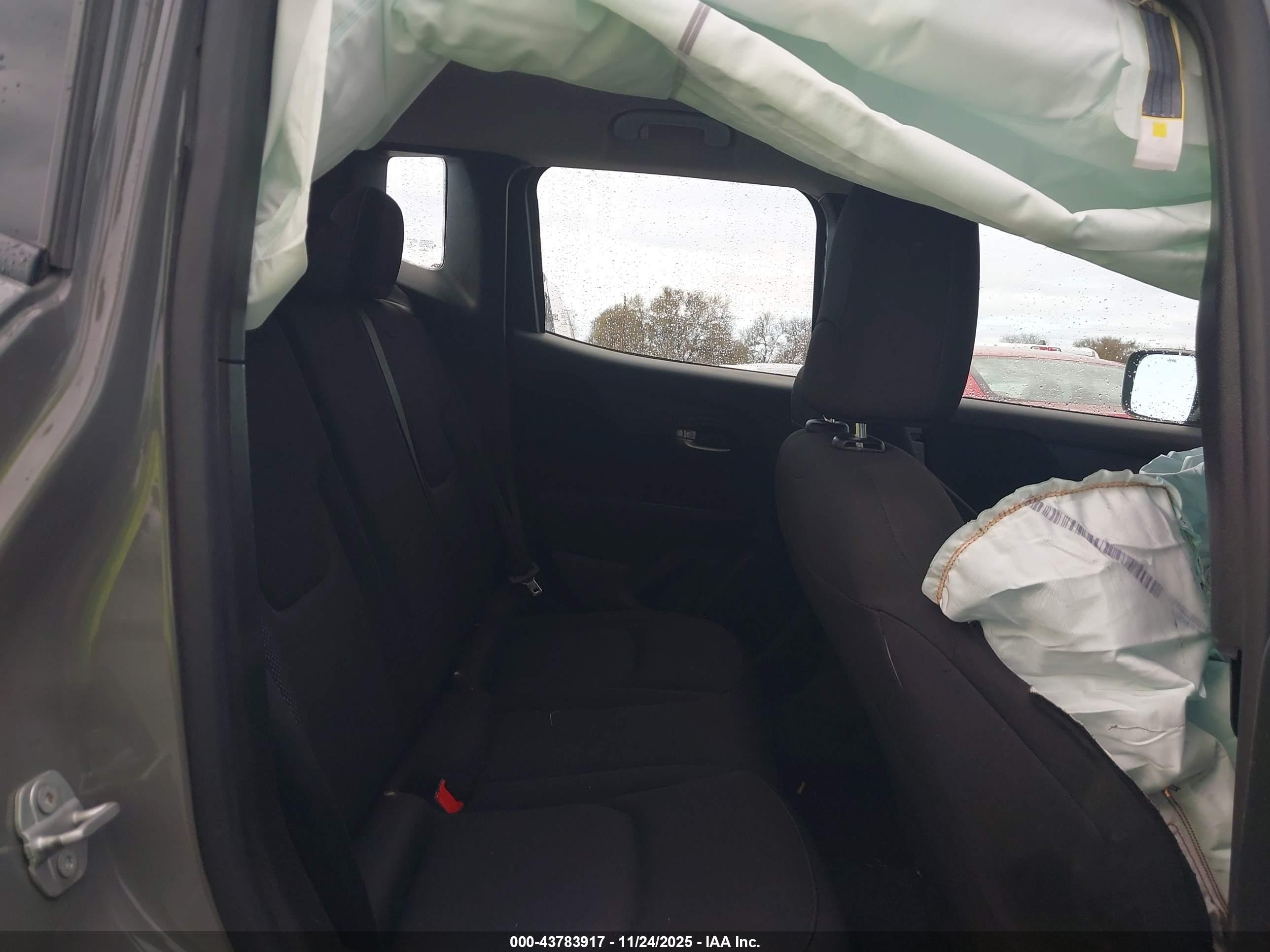 JEEP RENEGADE image 8