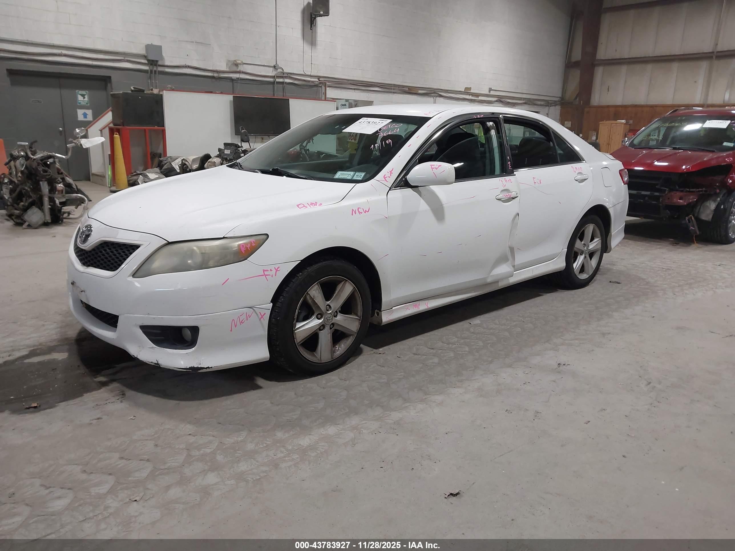 TOYOTA CAMRY image 2