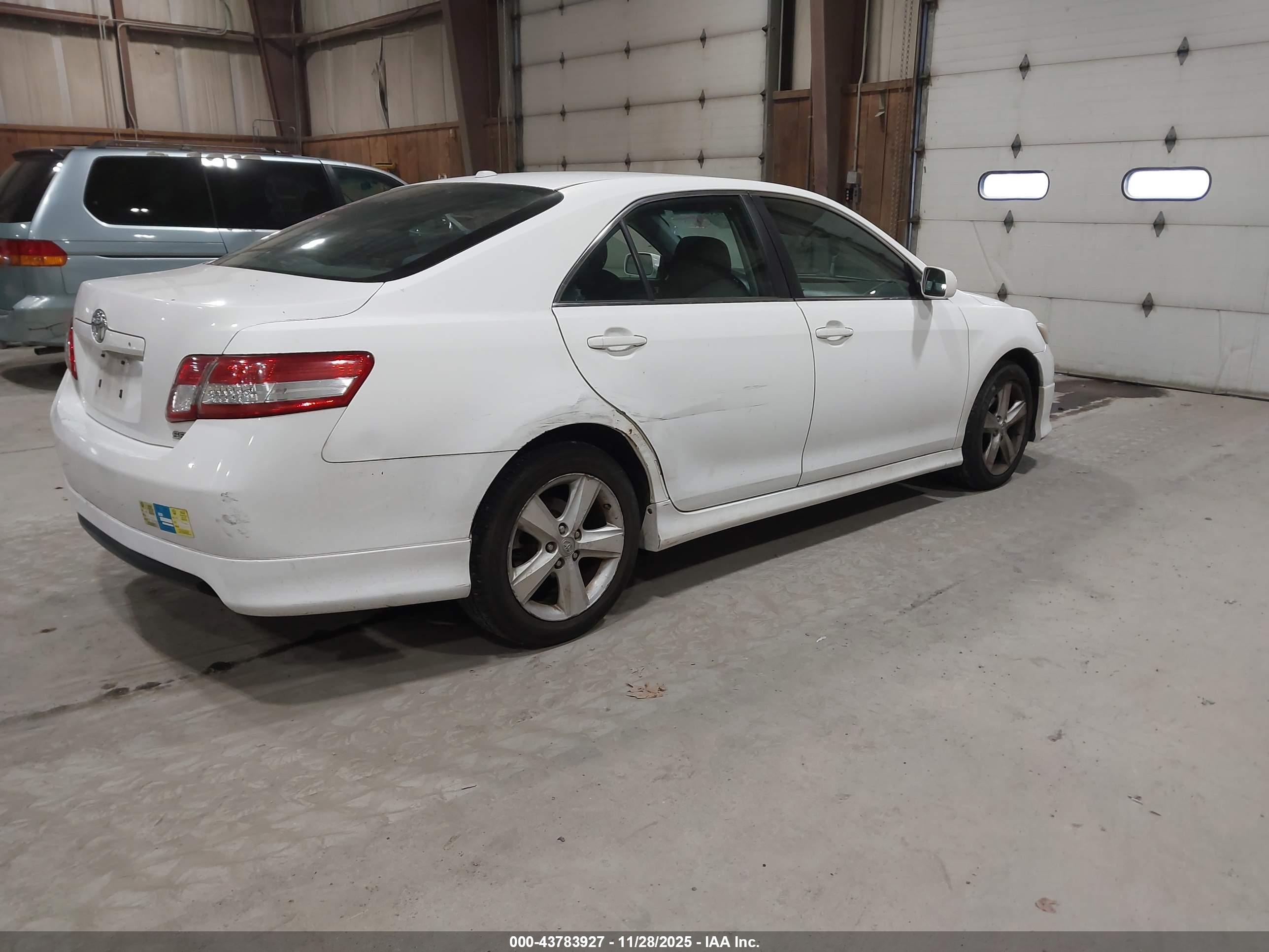 TOYOTA CAMRY image 4