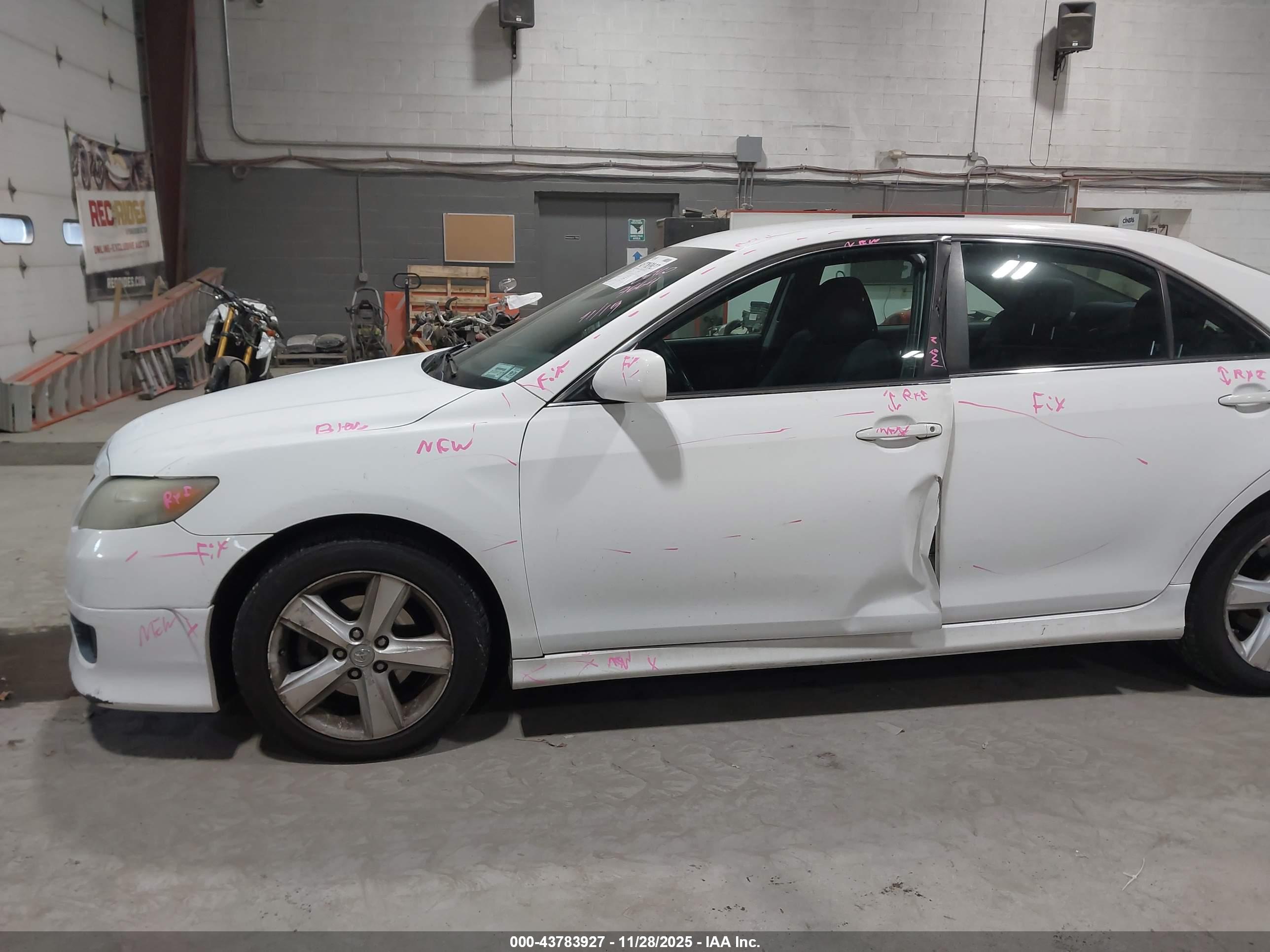 TOYOTA CAMRY image 6