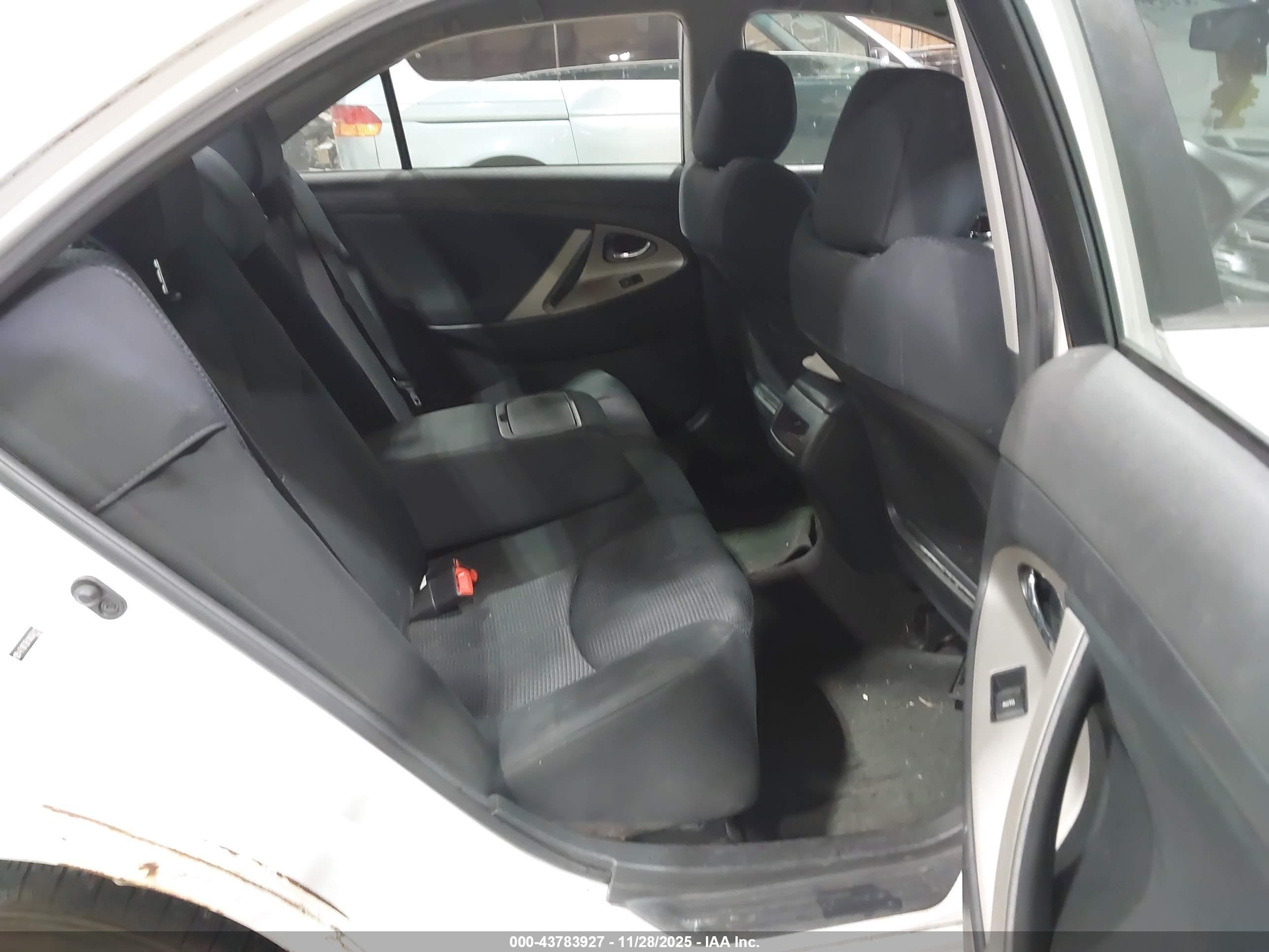 TOYOTA CAMRY image 8