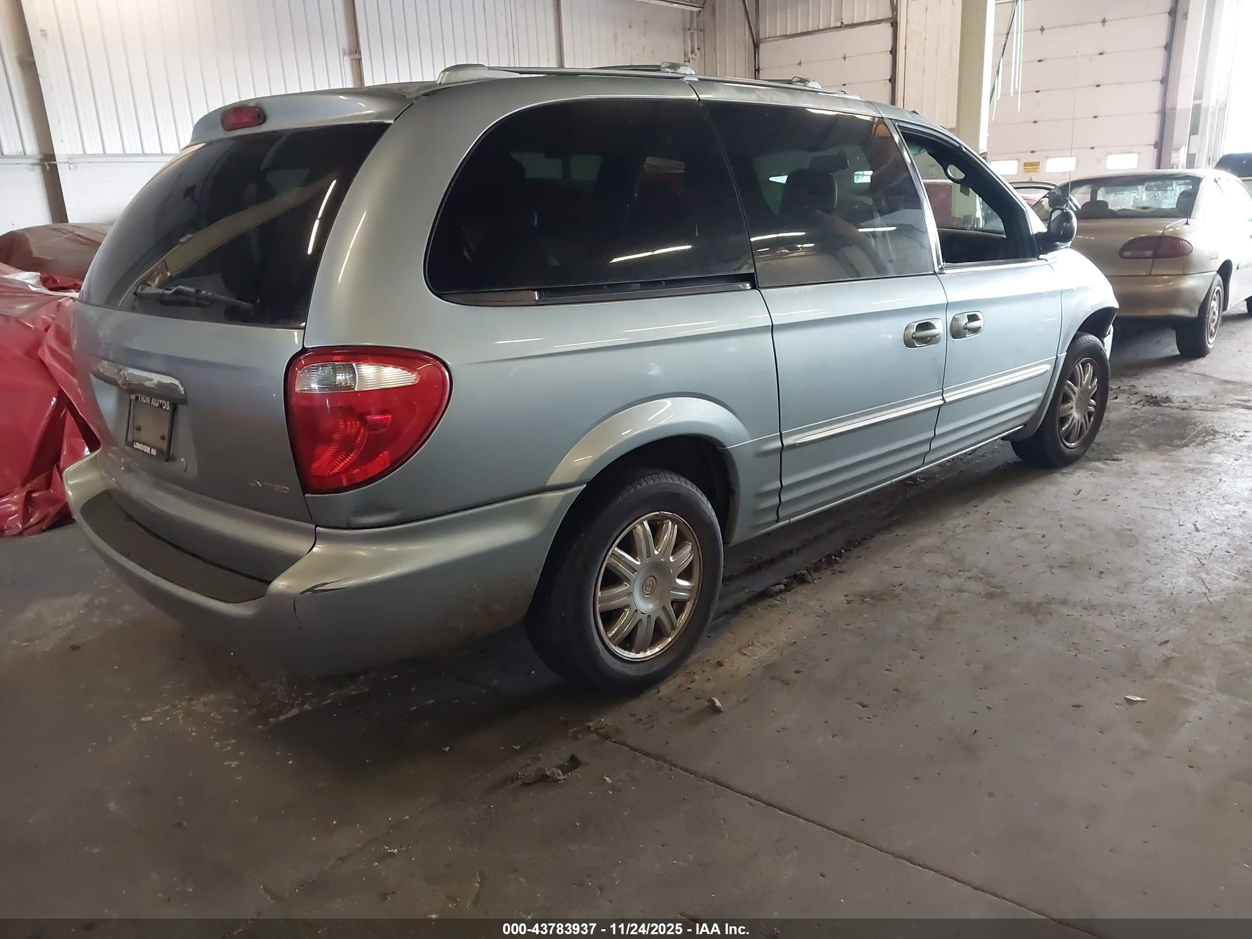 CHRYSLER TOWN image 4