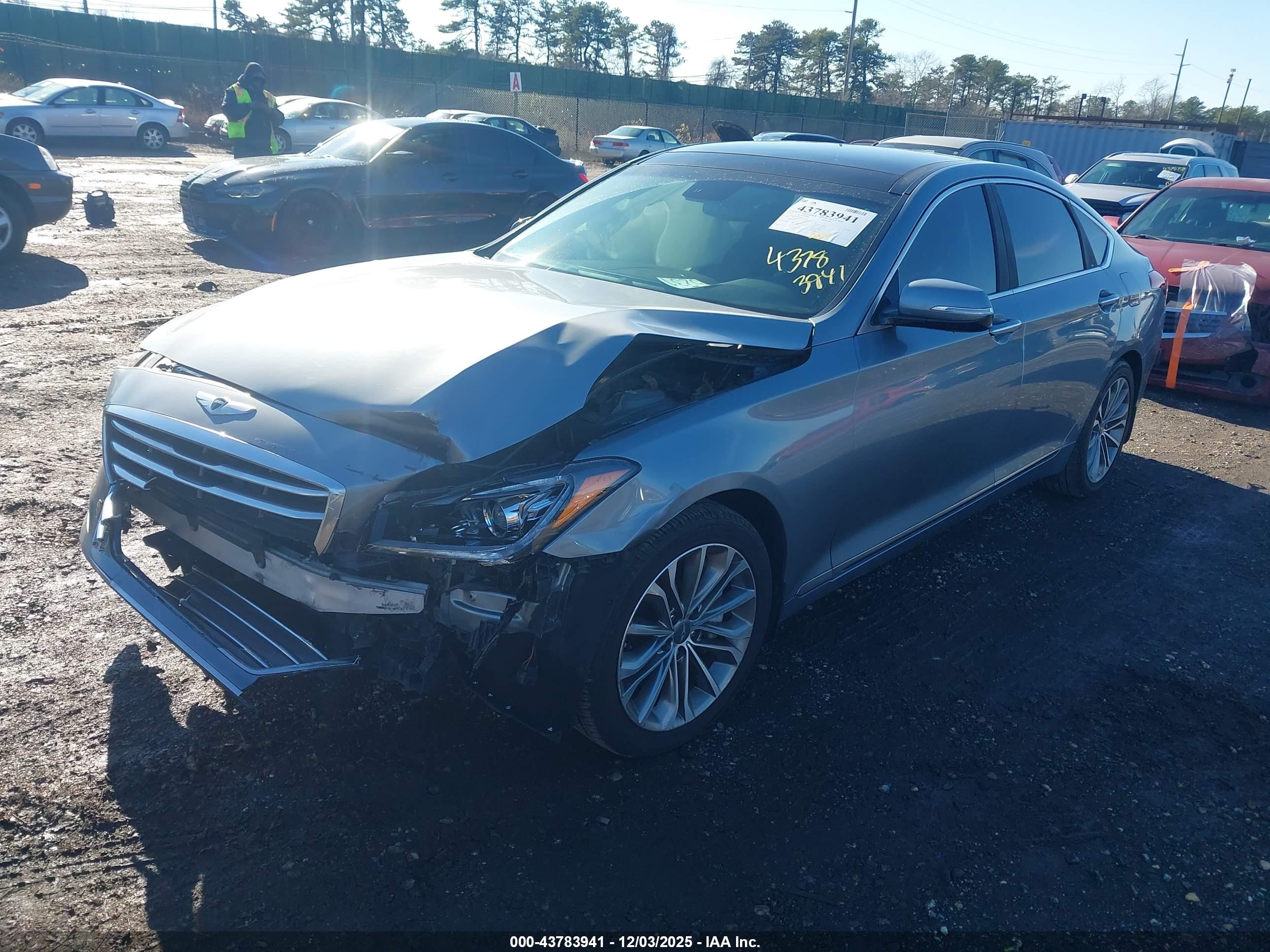HYUNDAI GENESIS image 2