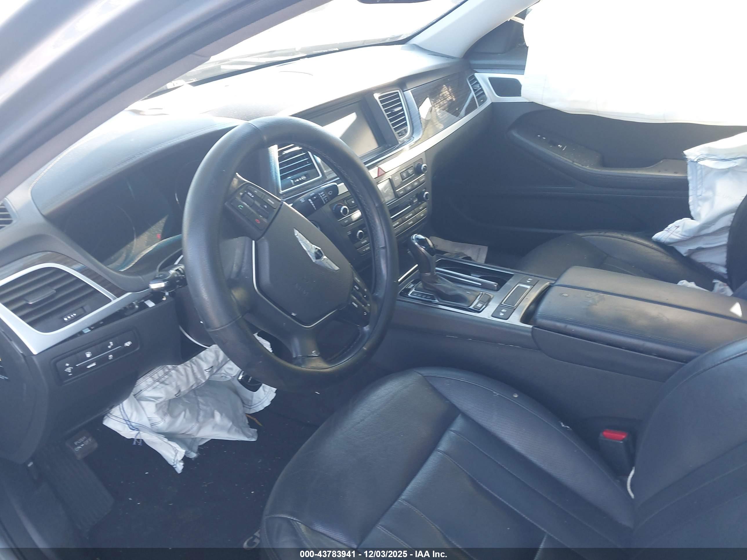 HYUNDAI GENESIS image 5