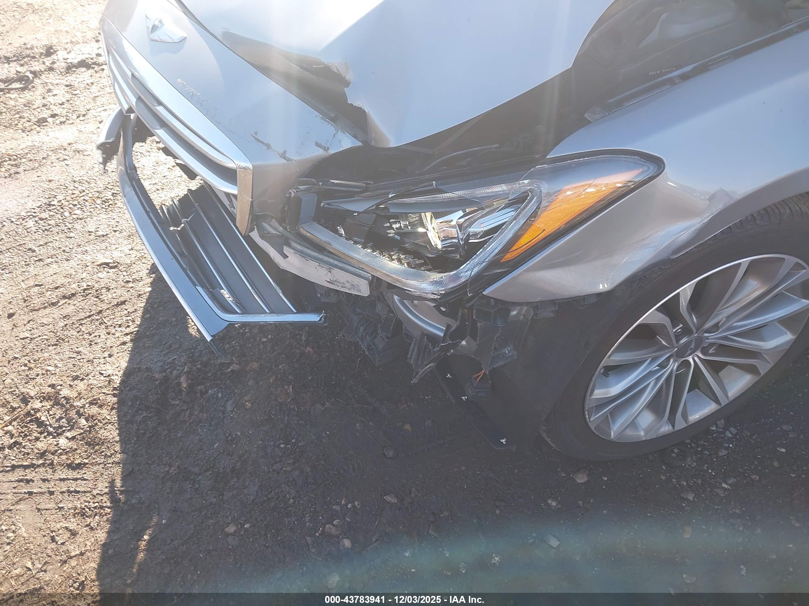 HYUNDAI GENESIS image 6